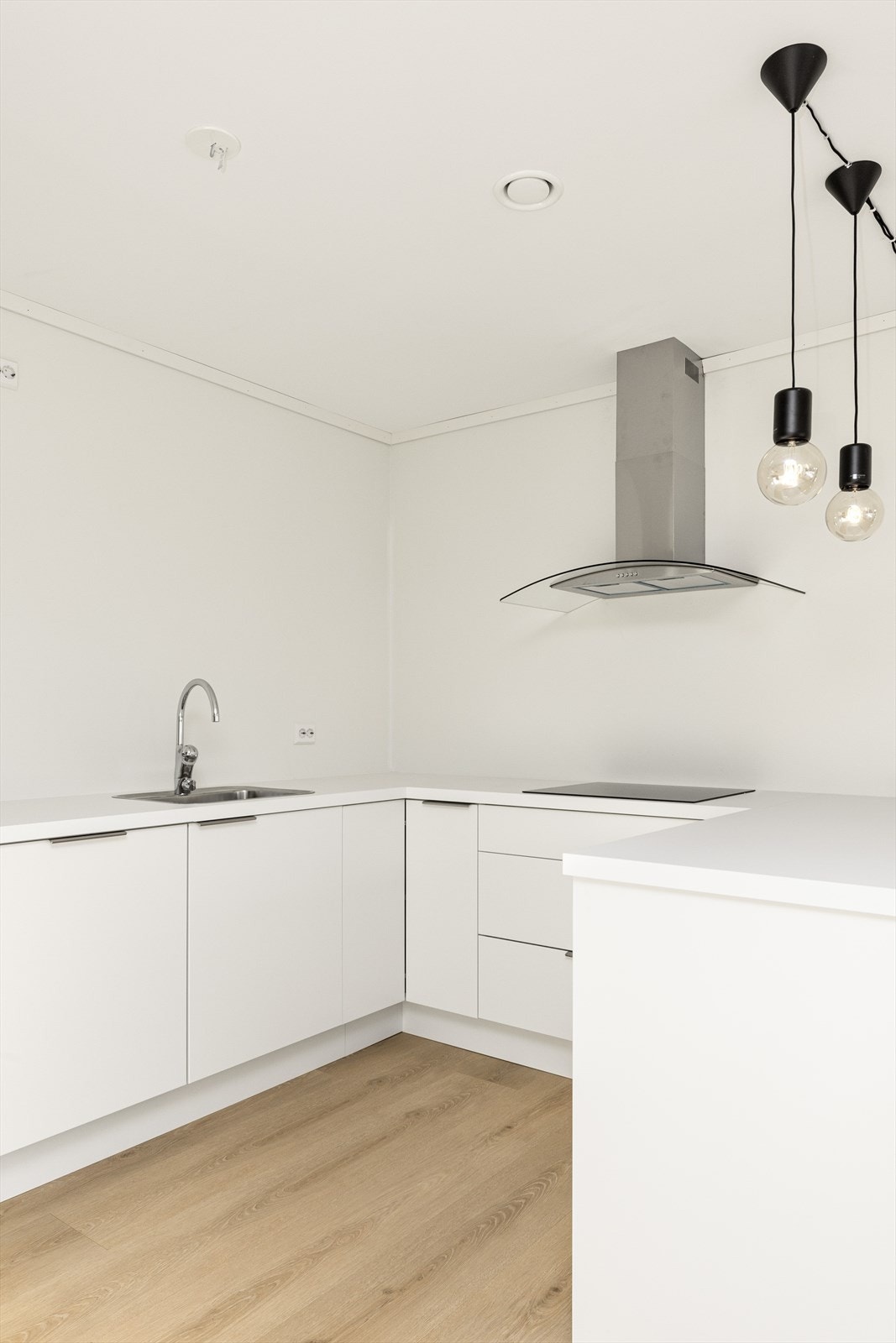 Kjøkken med integrerte hvitevarer Galleribilde