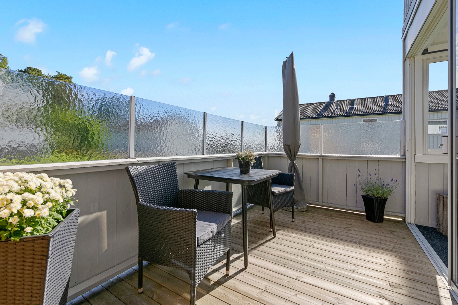 Terrasse med plass til sittegruppe Galleribilde
