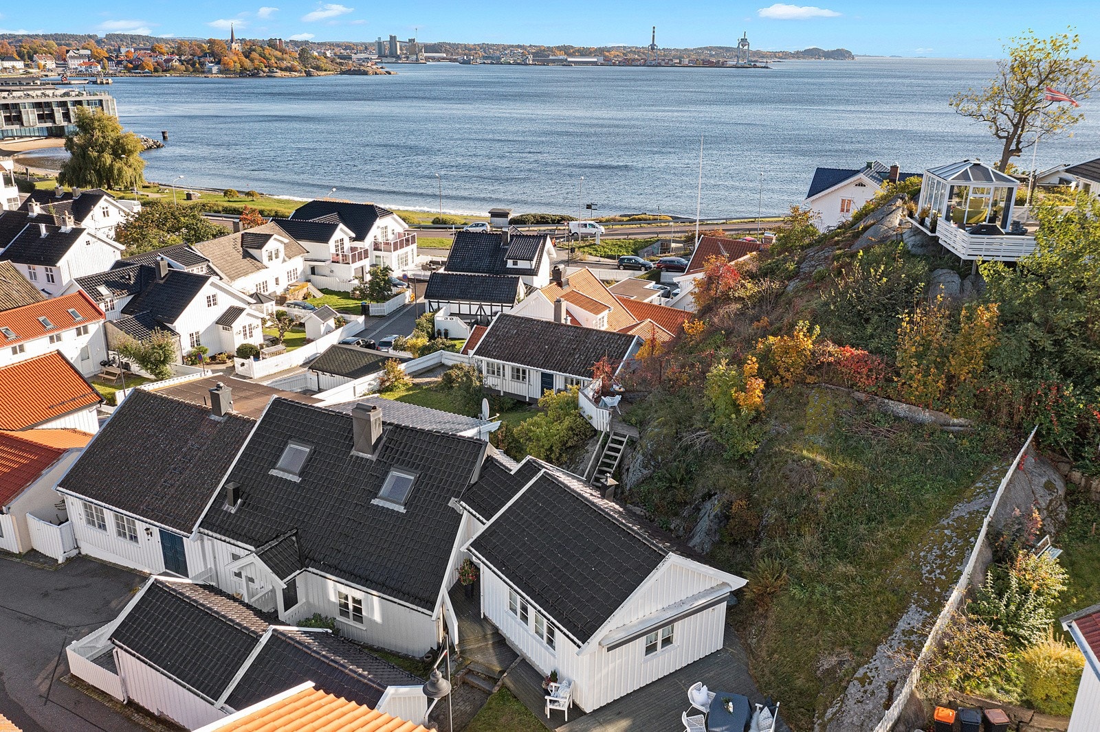 Her bor du kun ca. 100 meter fra havet og med gangavstand til det meste Galleribilde