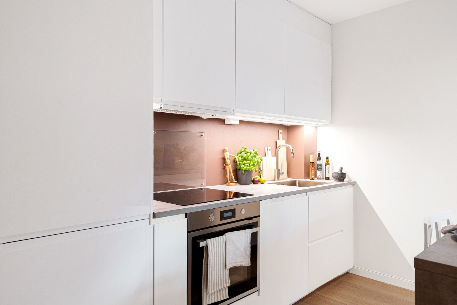 Tidsriktig og moderne kjøkkeninnredning ny i 2022. Galleribilde