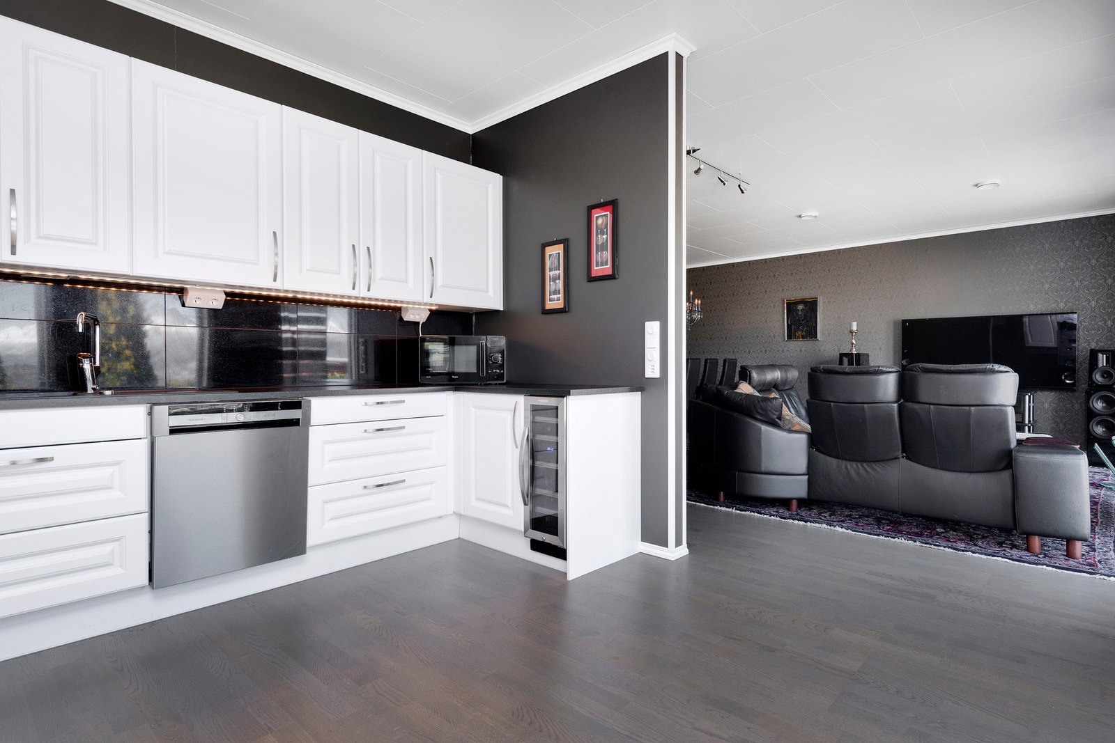 Åpen løsning mellom stue og kjøkken Galleribilde