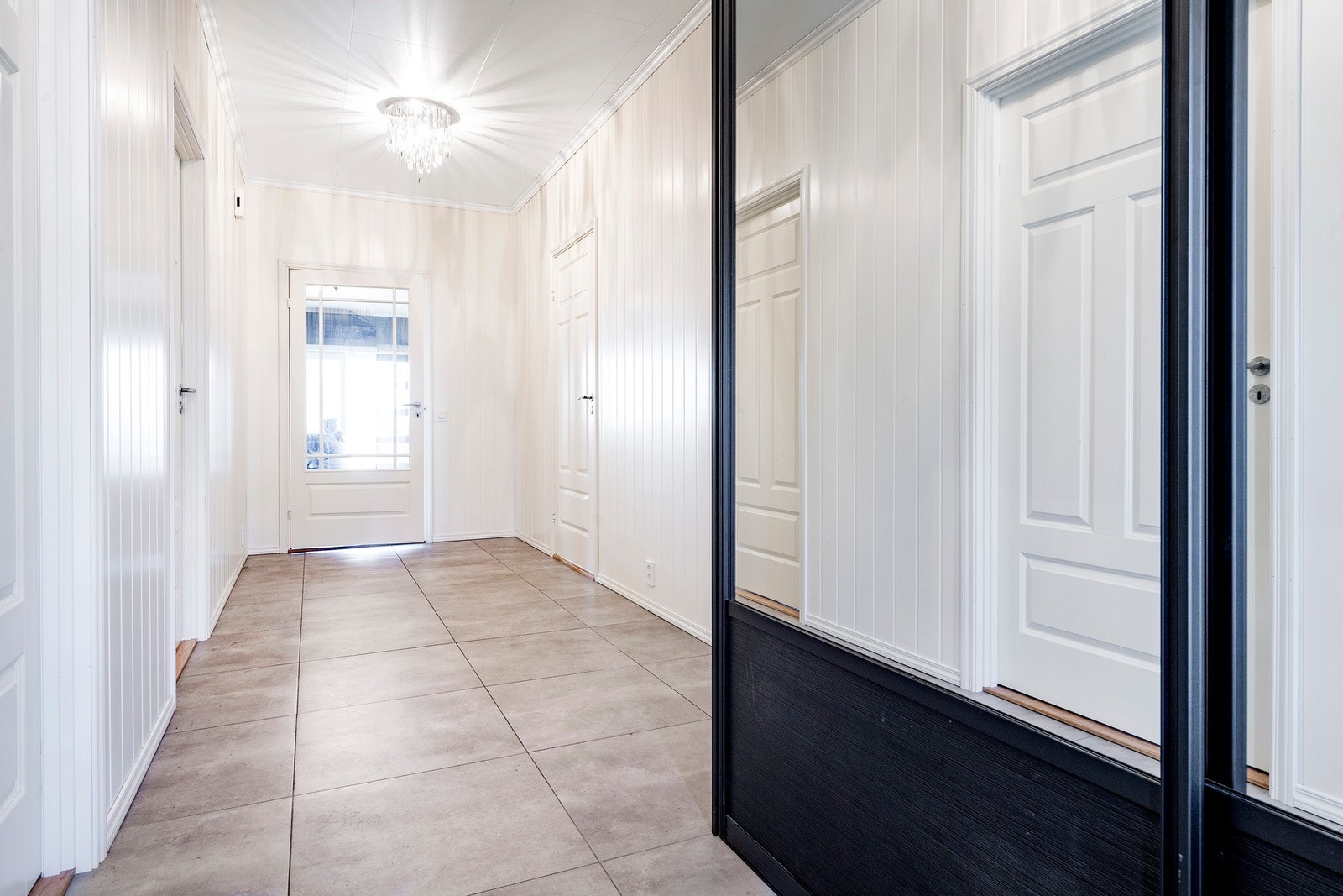 Flislagt gang med varmekabler Galleribilde