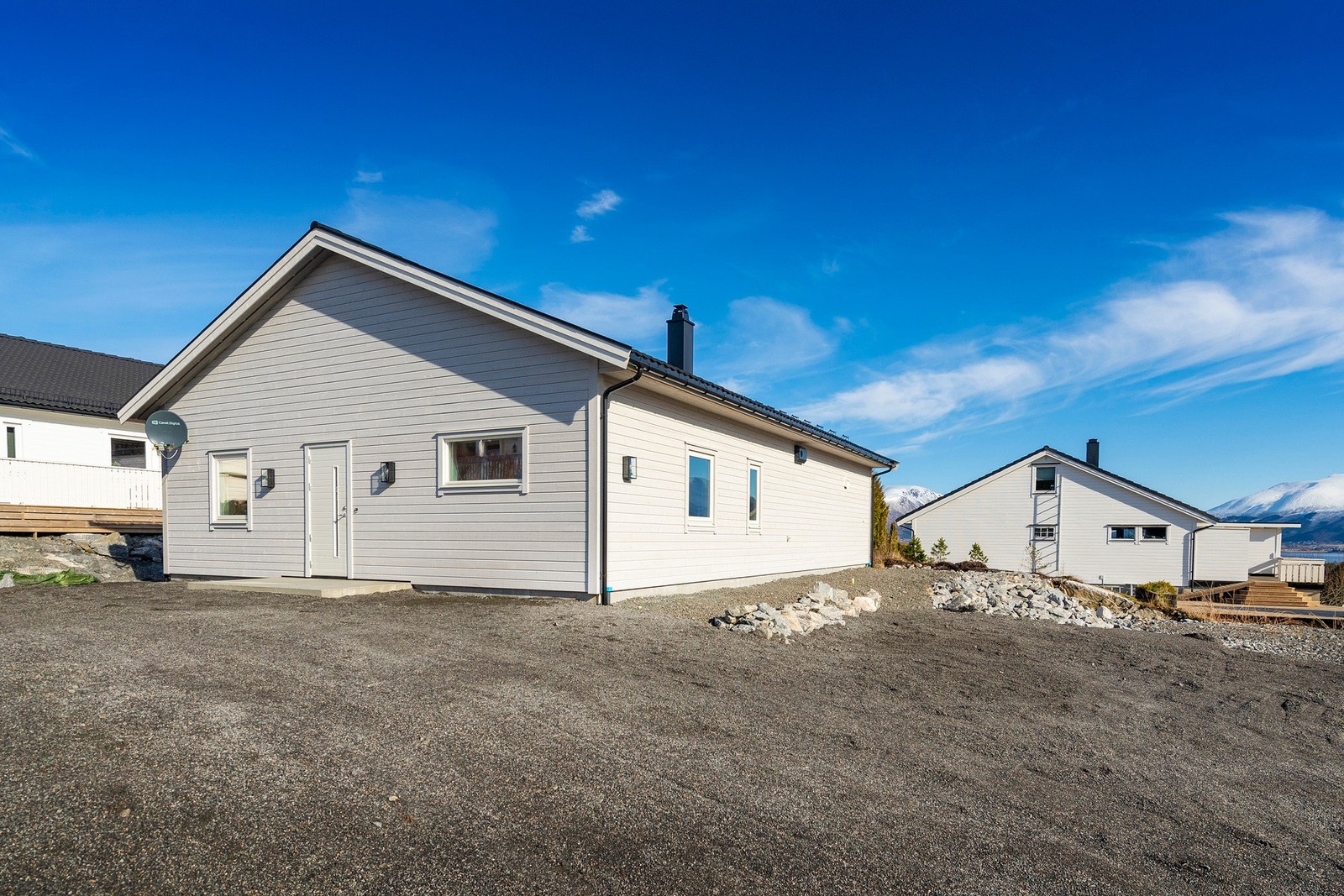 Det er pukket tomt for oppføring av garasje, garasje er byggemeldt og godkjent Galleribilde