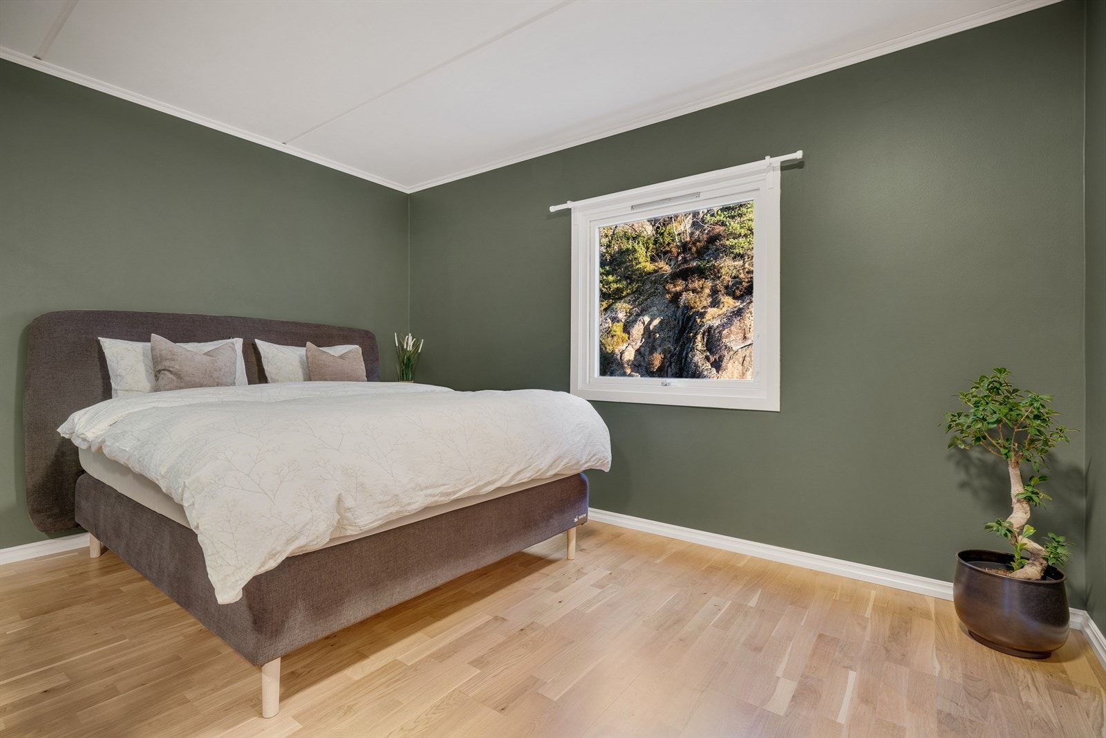 - Leiligheten har to soverom av god størrelse. Hovedsoverommet måler 14m² - Galleribilde