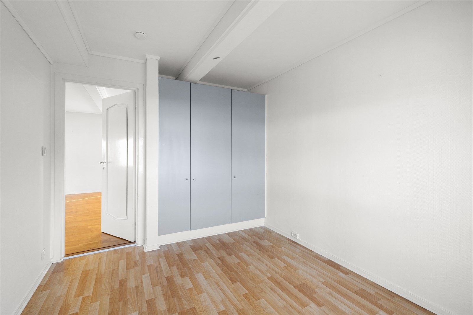 Soverom i 3.etg. med innebygget garderobeløsning. Galleribilde