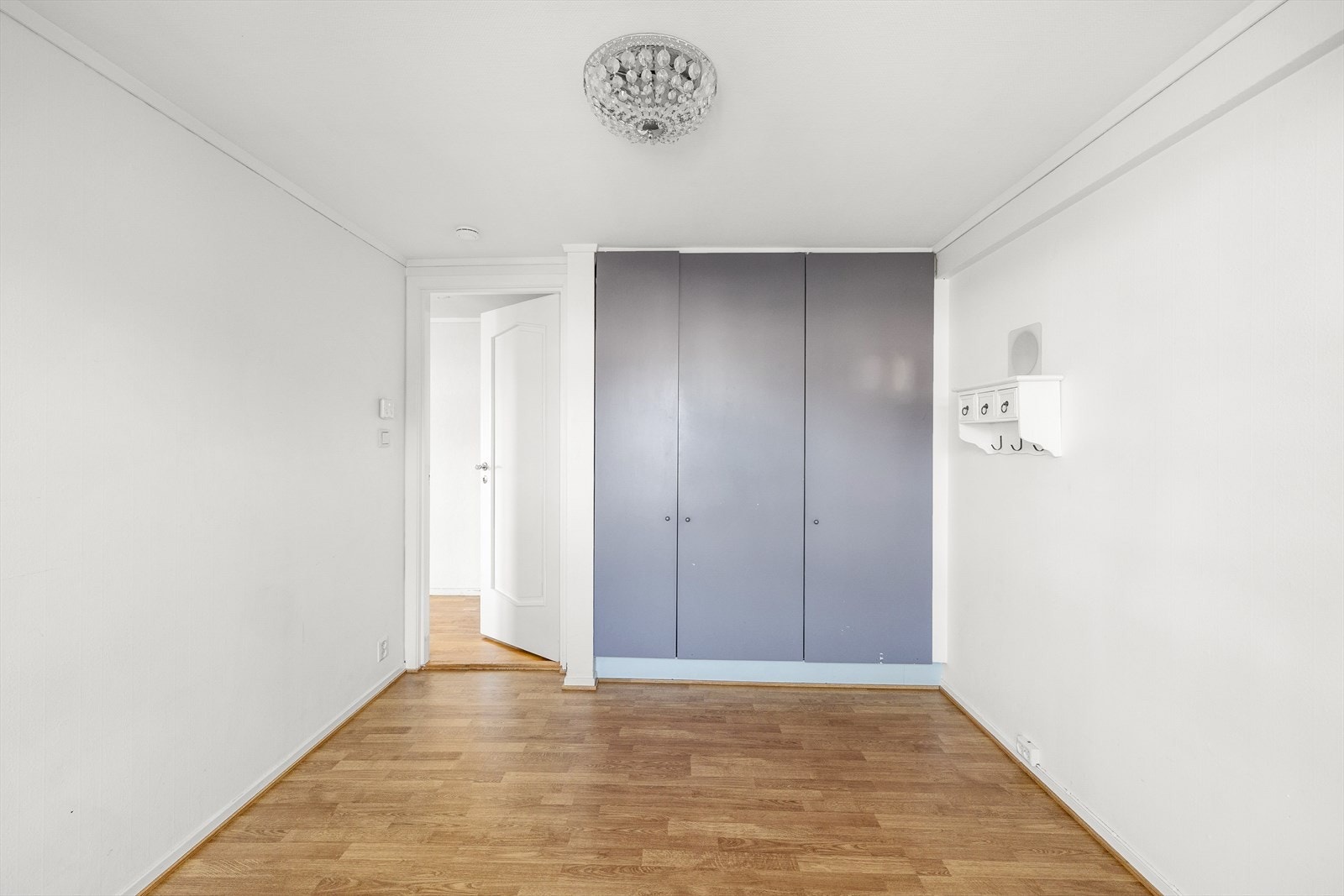 Soverom i 2.etg. med innebygget garderobeløsning. Galleribilde