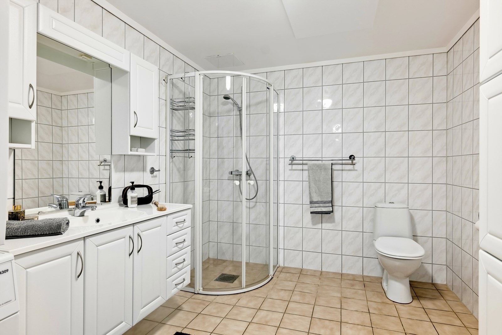 På badet er det også varmekabler i gulvet. Galleribilde
