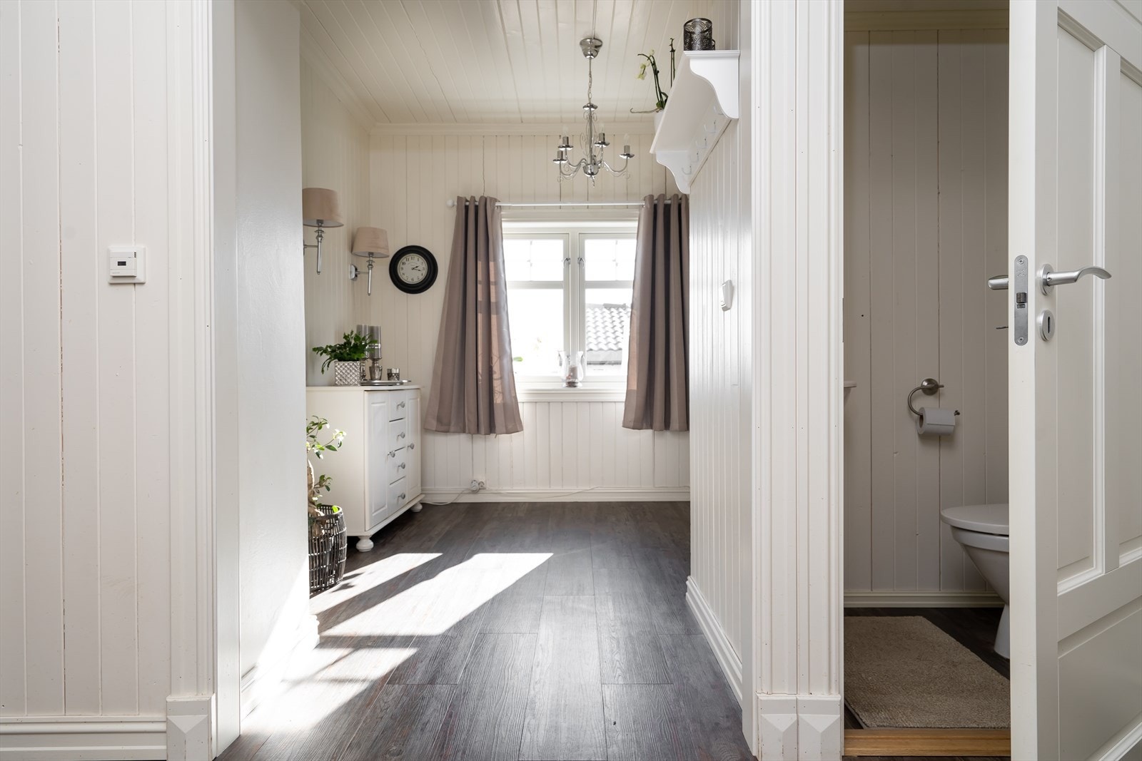 Ekstra WC i hovedetasjen. Galleribilde