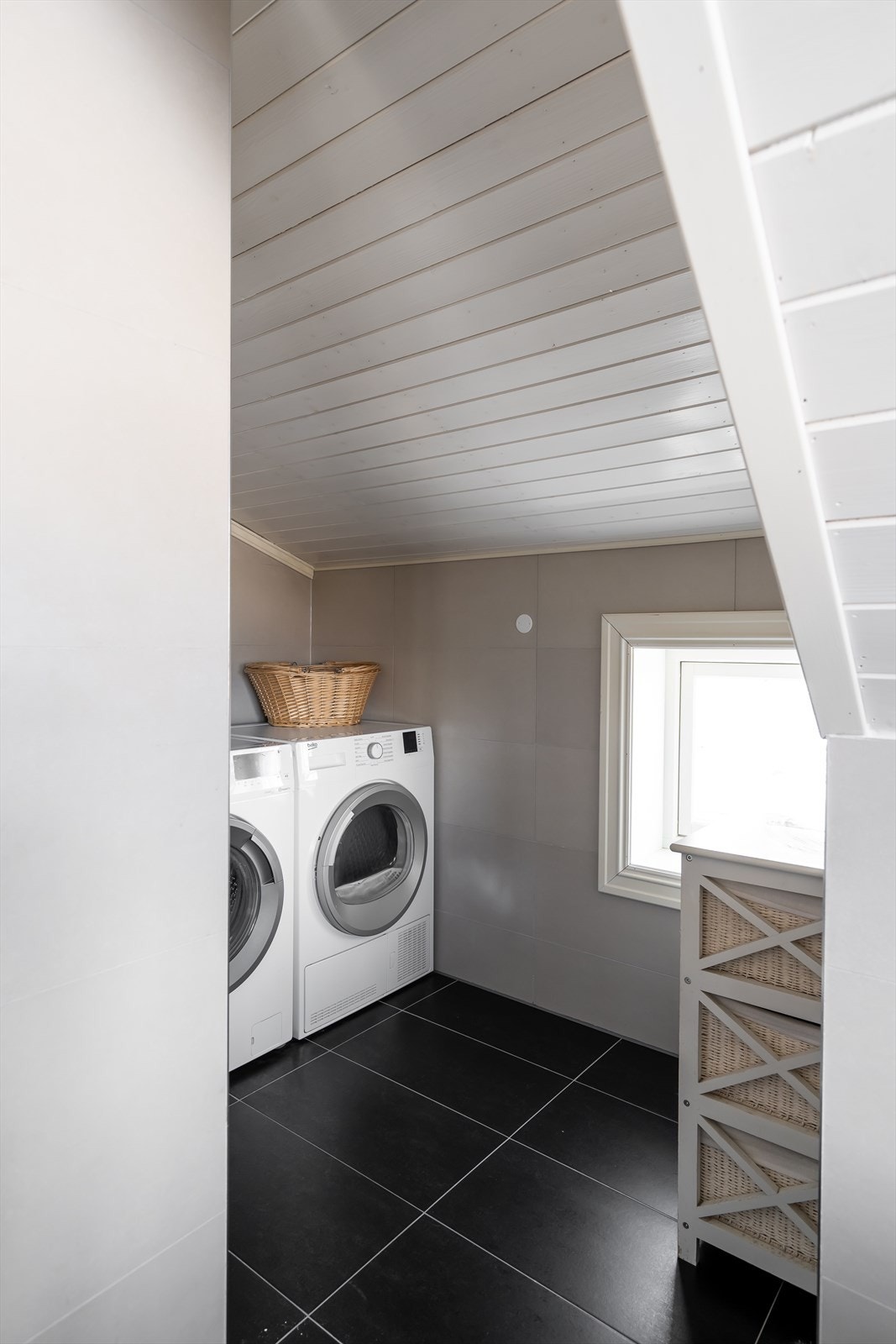 Egen nisje for vaskemaskin og tørketrommel. Galleribilde