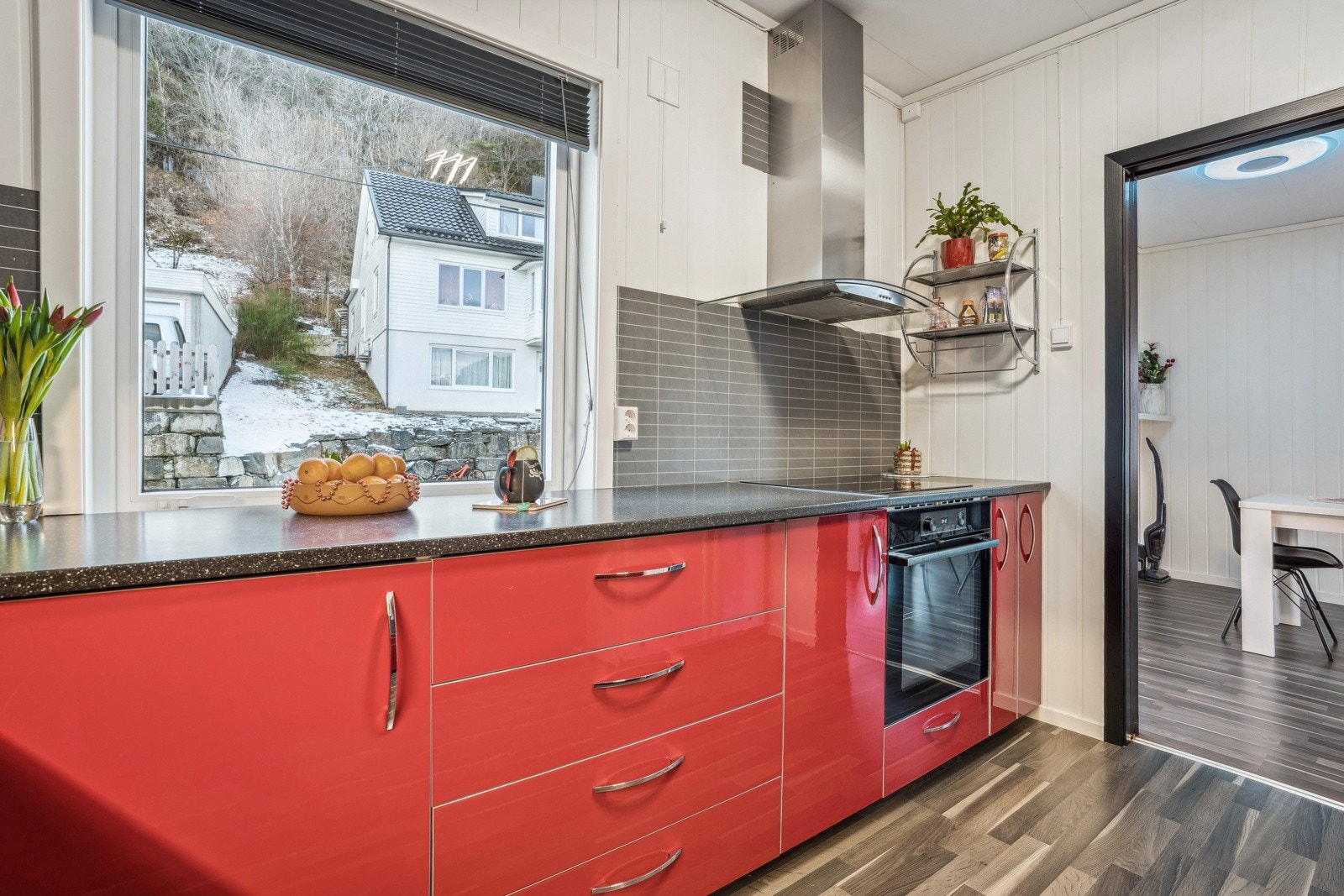 Hvitevarer på kjøkken medfølger, innredning fra IKEA, fronter kan byttes Galleribilde