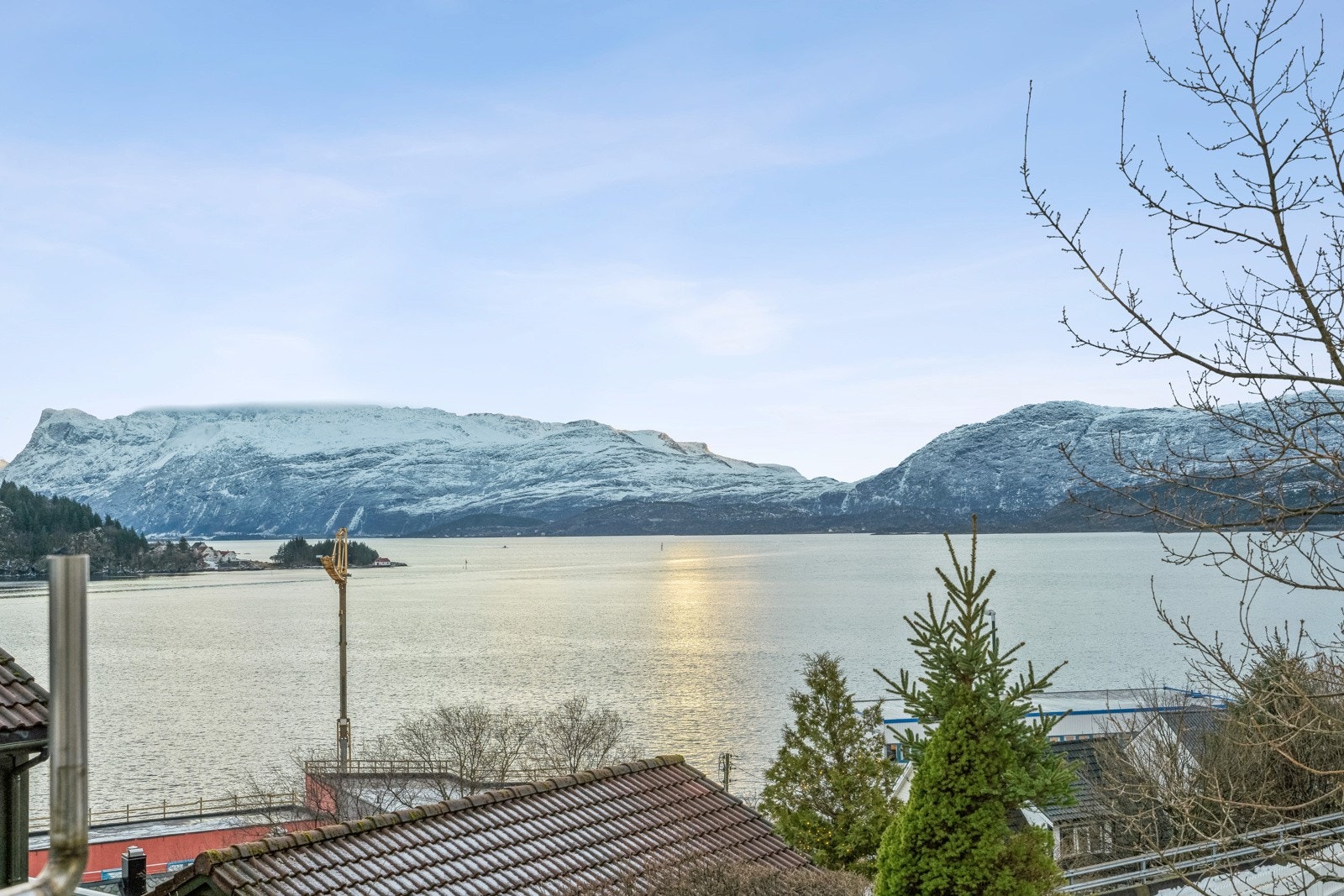 Gangavstand til Måløy sentrum med alt av sentrumsfasiliteter Galleribilde