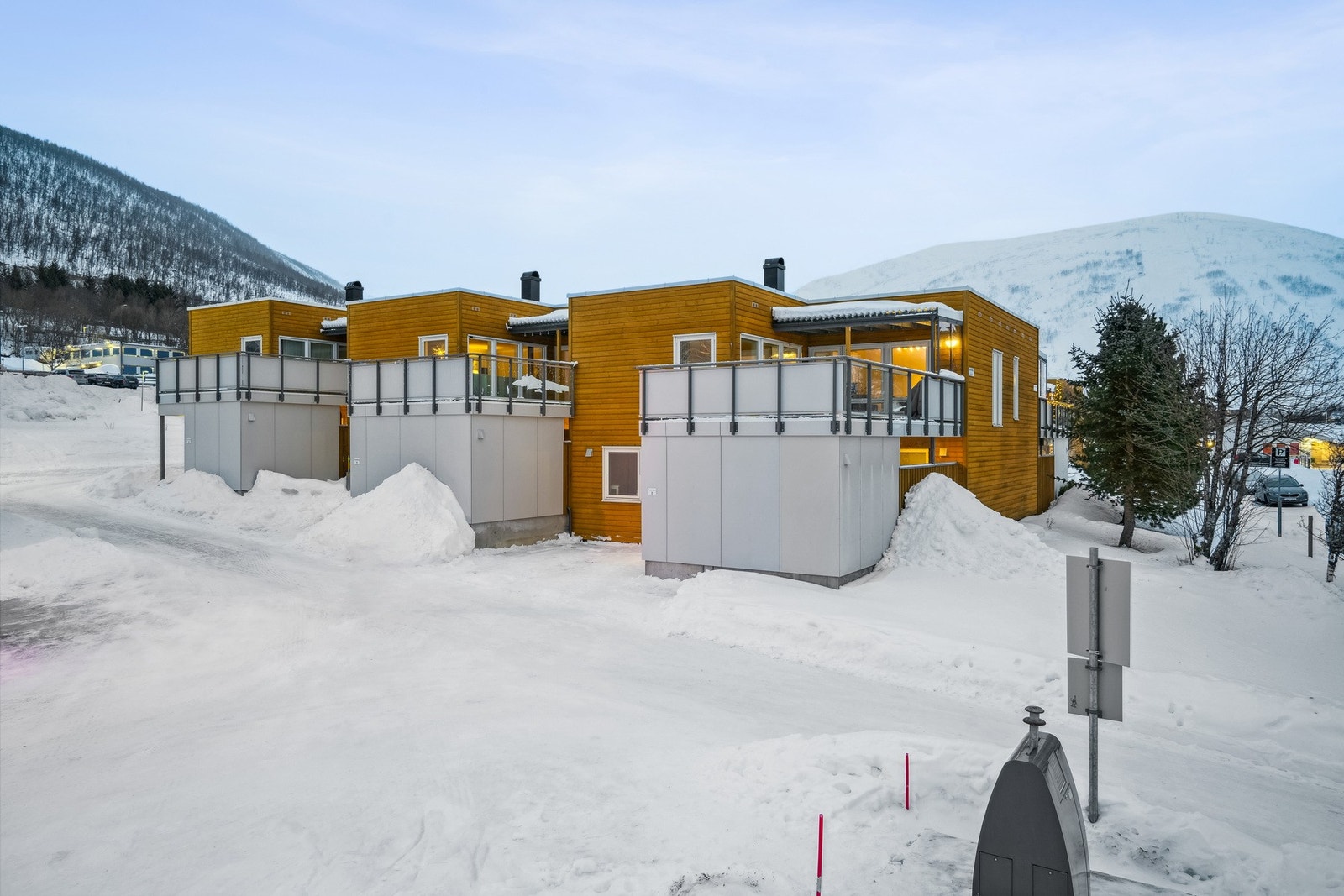 Borettslaget renoverte fasadene i 2019-2021, med bl.a. ny kledning, nye vinduer, nytt taktekke, ny terrasse og sportsbod m.m. Galleribilde