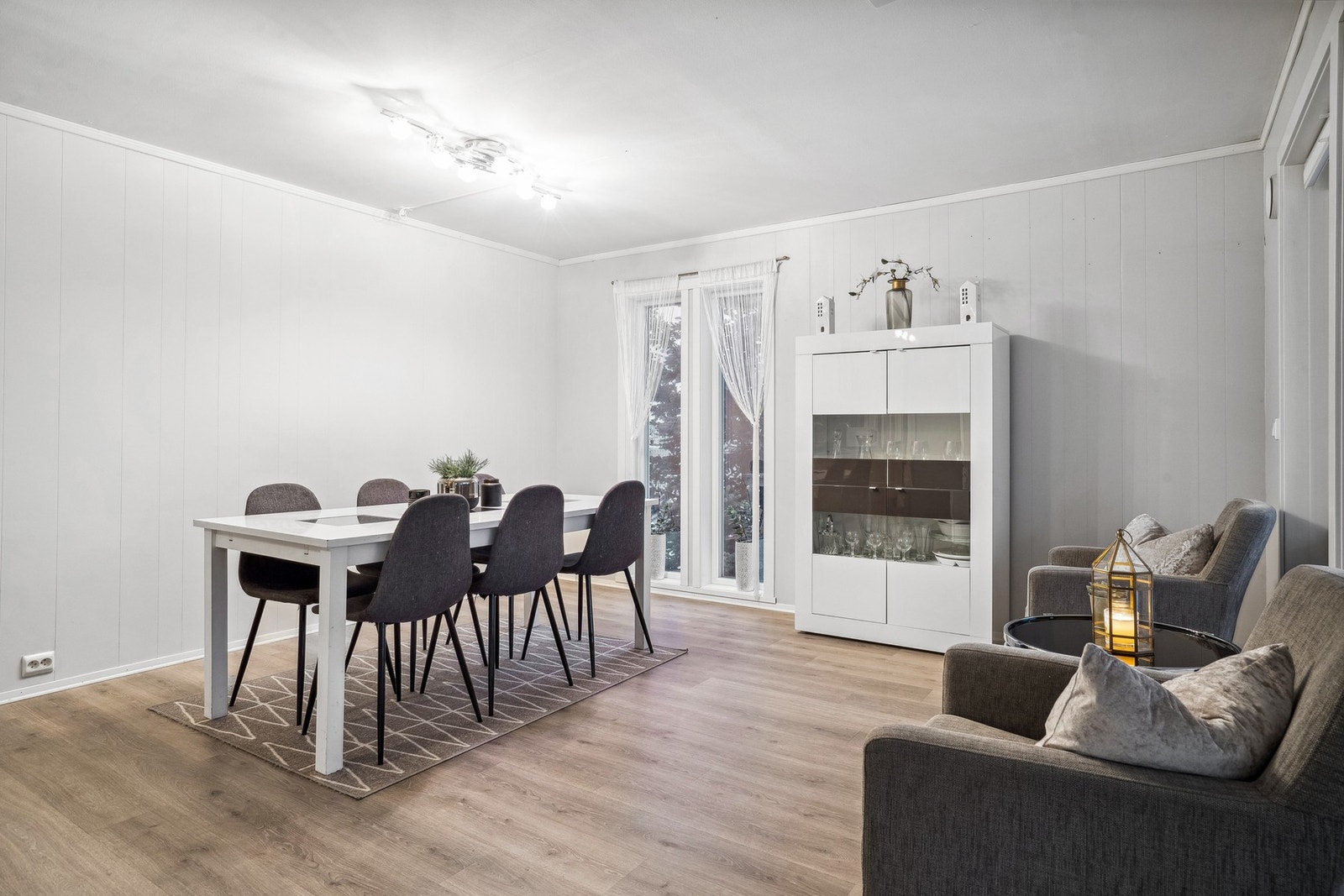 God plass til spisebord Galleribilde