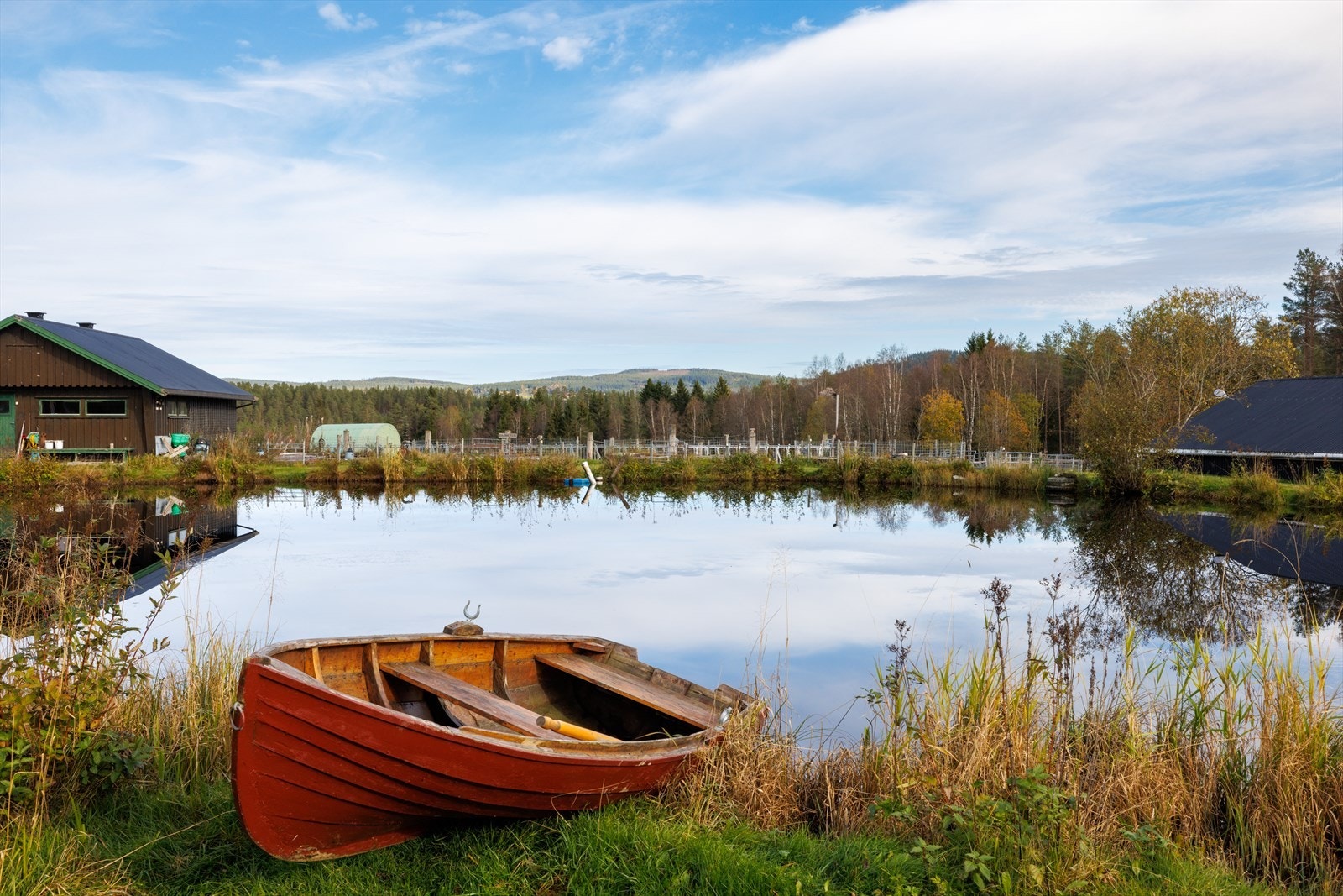Idyllisk beliggende gård med mange muligheter. Galleribilde