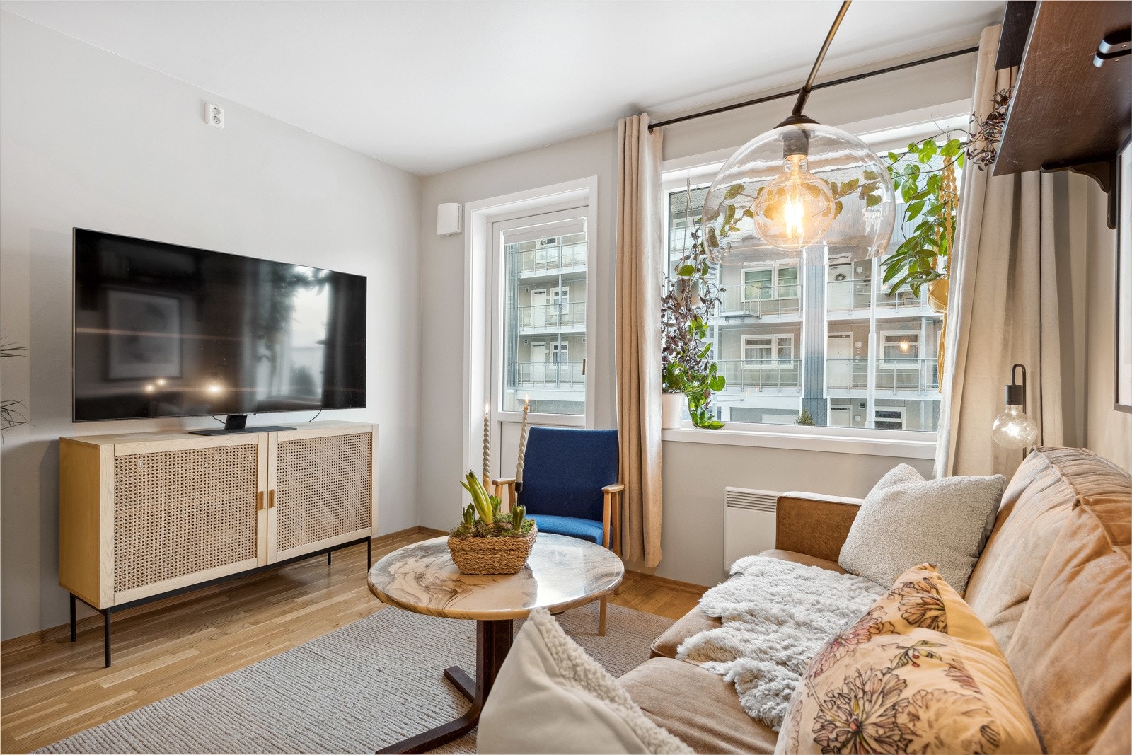 Kabel-tv/internett og strøm er inkludert i felleskostnadene. Galleribilde