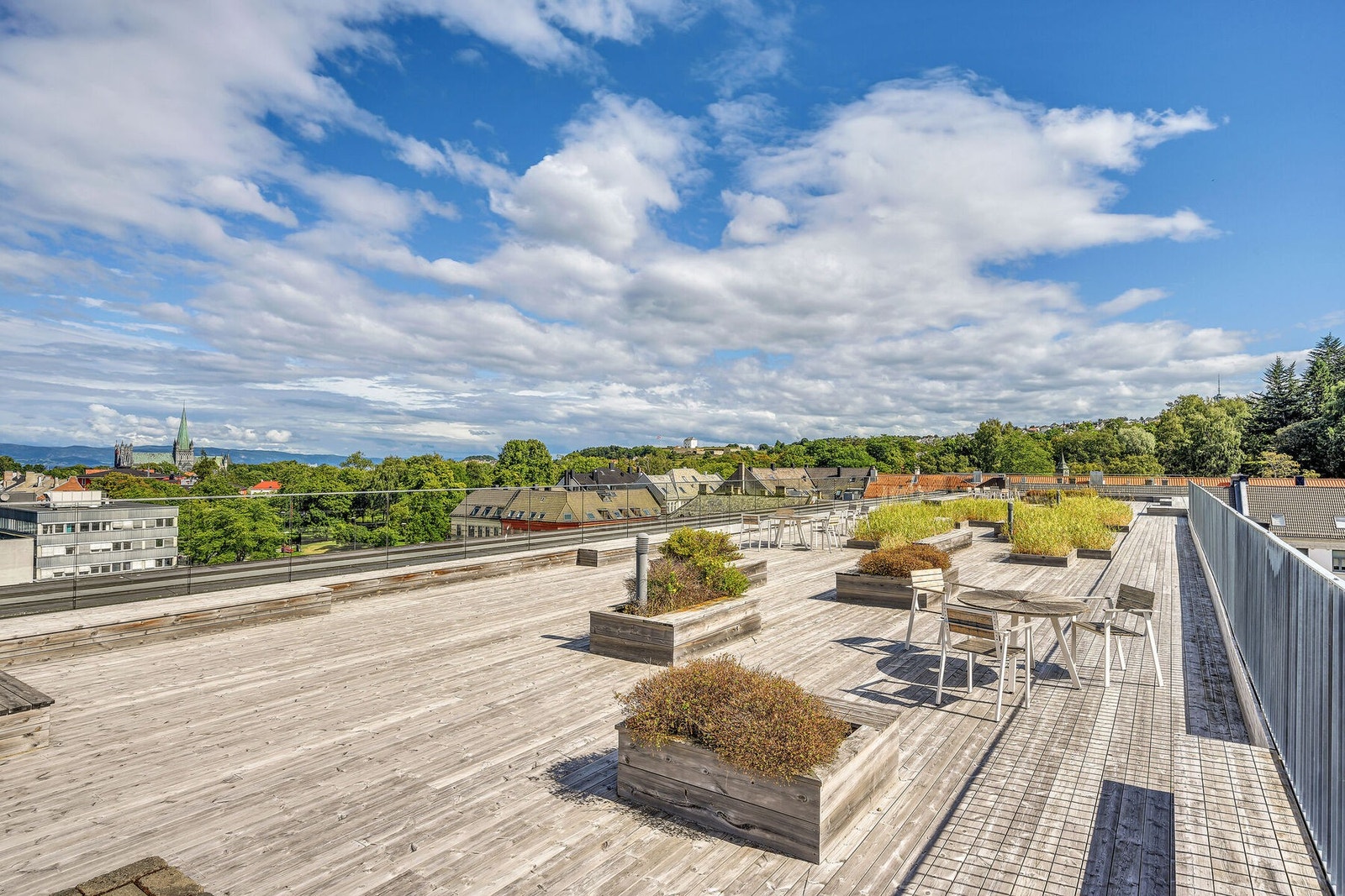 Felles takterrasse med fantastisk utsikt og fine solforhold. Galleribilde