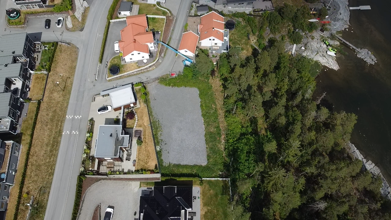 Det er kort avstand til skoler, barnehager, butikker og off kmmunikasjon. Galleribilde