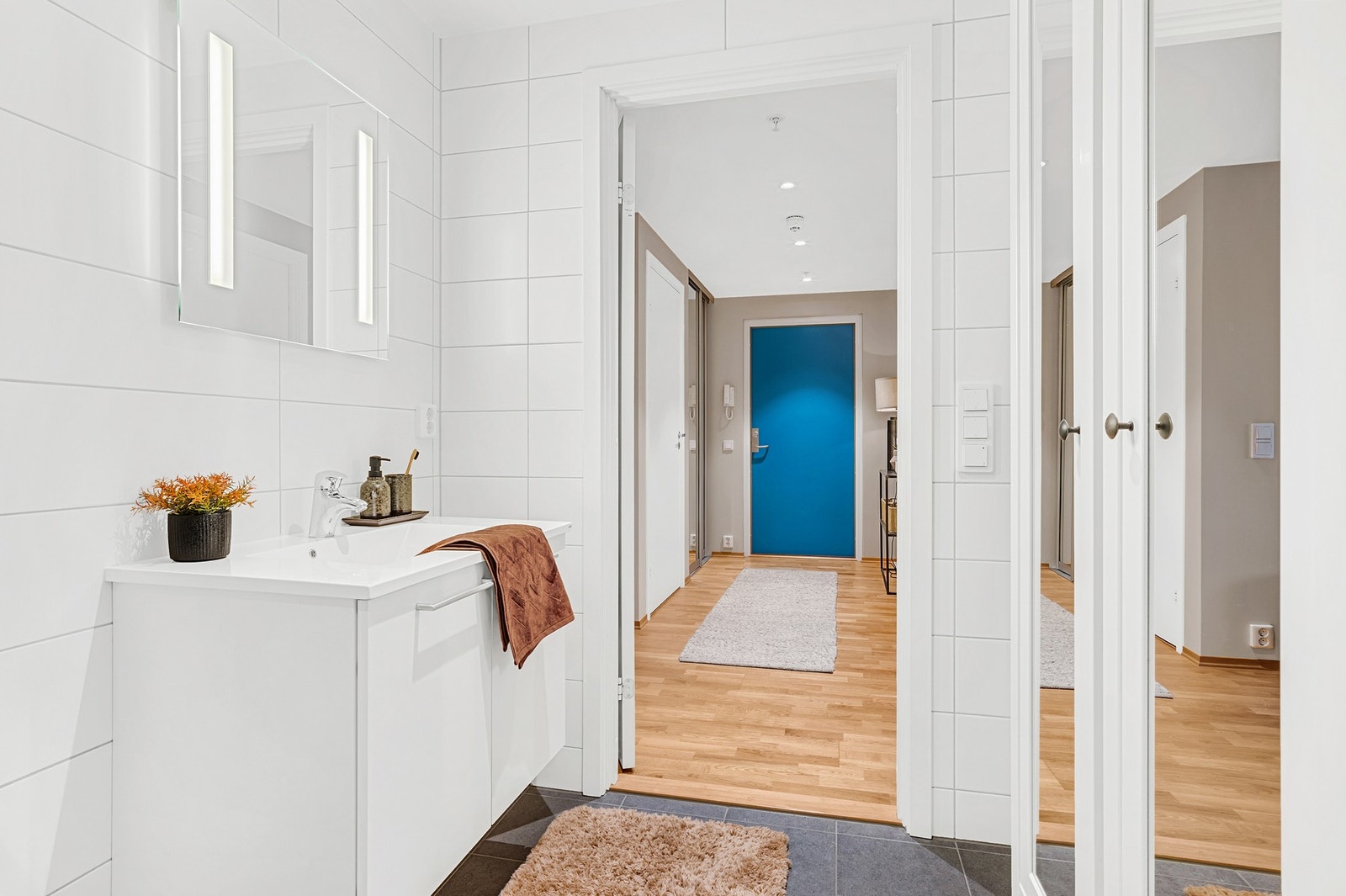 På badet er det blant annet elektriske varmekabler i gulv. Galleribilde