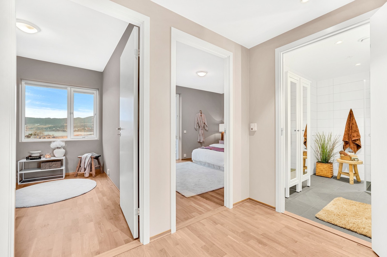 Romslig entré på 7,4 kvm. Galleribilde