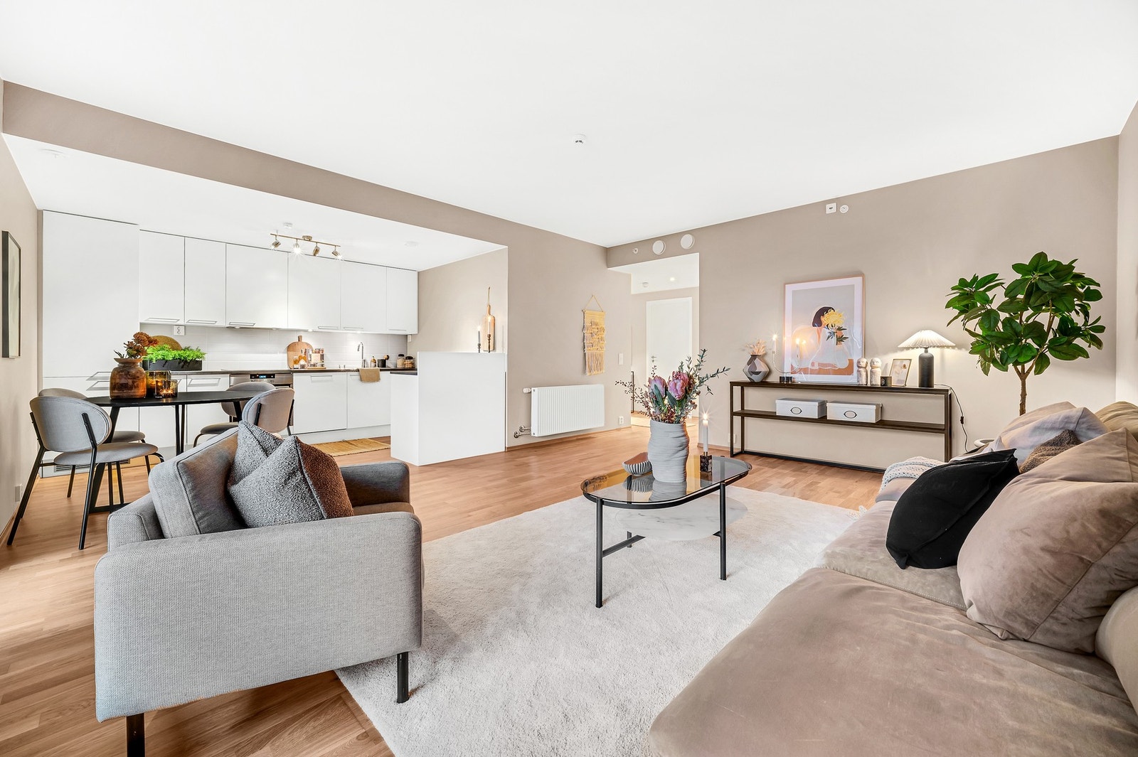 Leiligheten benytter seg av elektrisitet og fjernvarme som oppvarmingskilder. Galleribilde