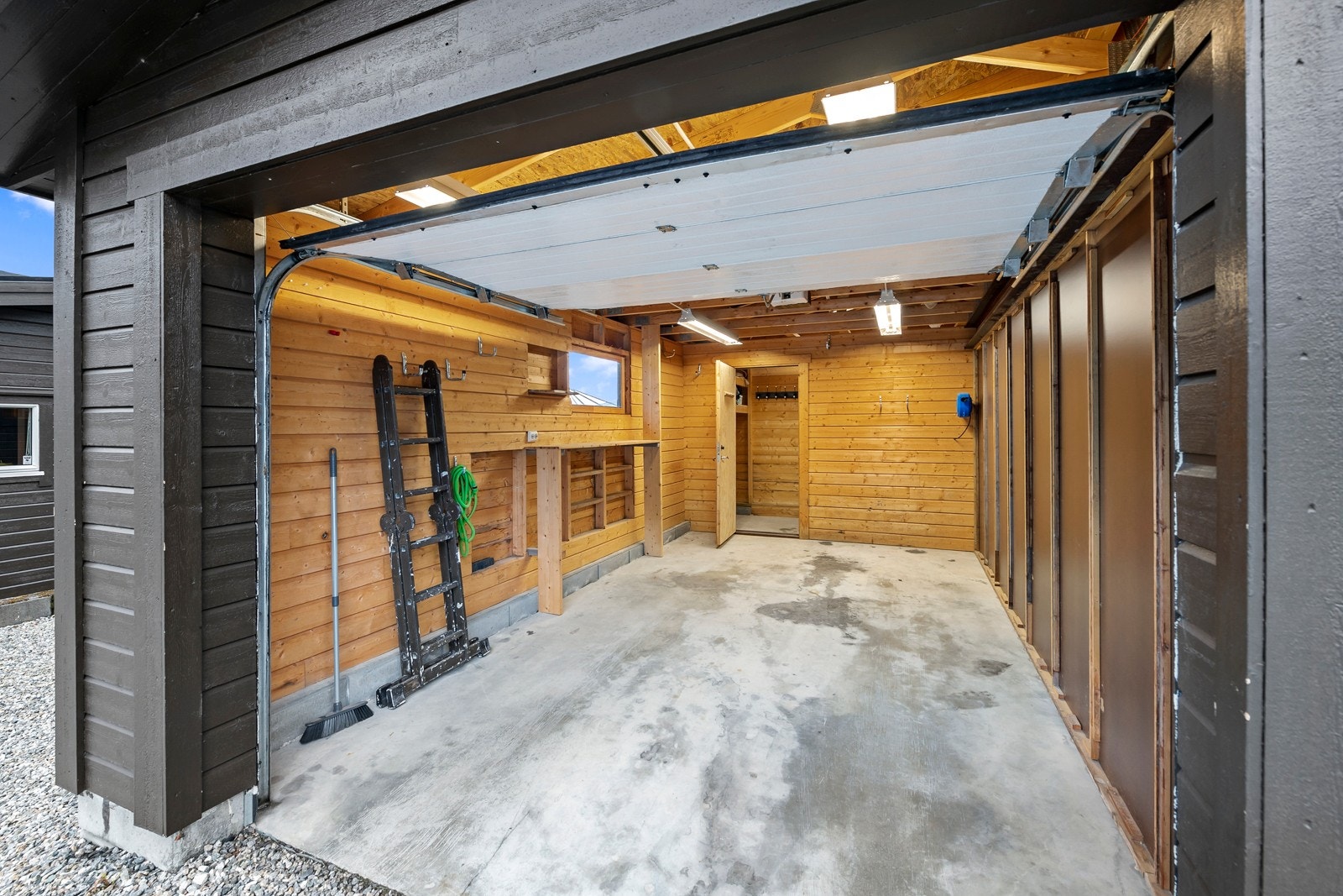 Egen garasje med bod Galleribilde