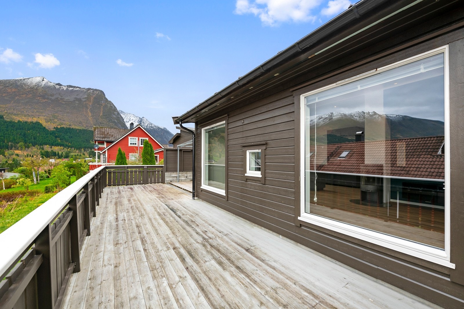 Boligen har vestvendt veranda på 46m2! Galleribilde