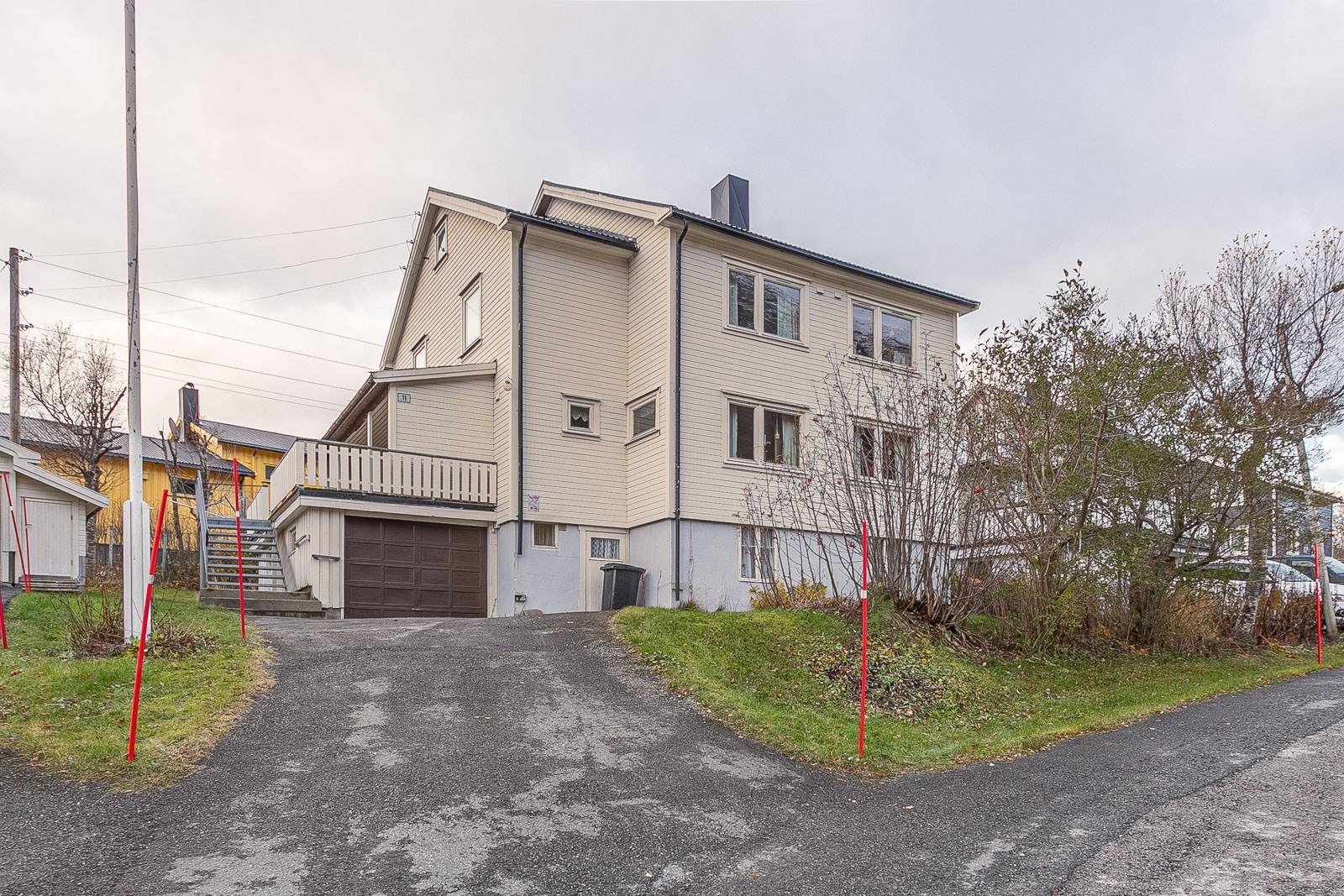 Enebolig på Husøy med fem soverom, to stuer og to bad. Galleribilde