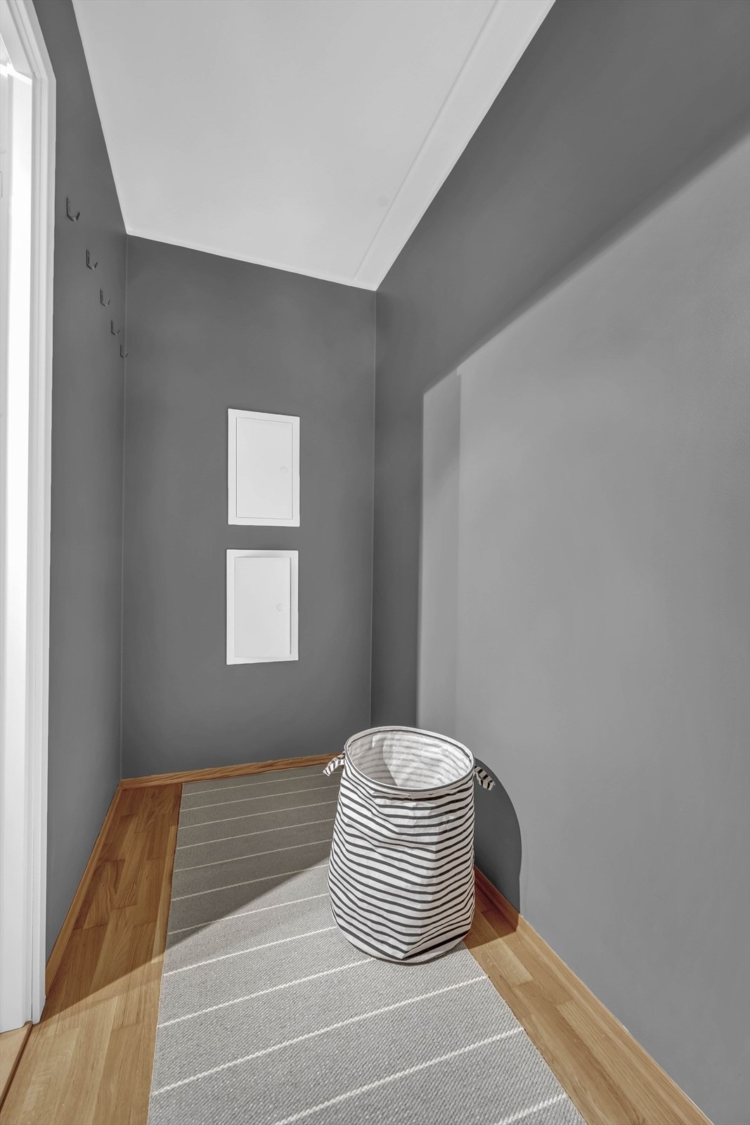 Meget praktisk bod som bistår med ekstra lagringsplass til diverse. Galleribilde