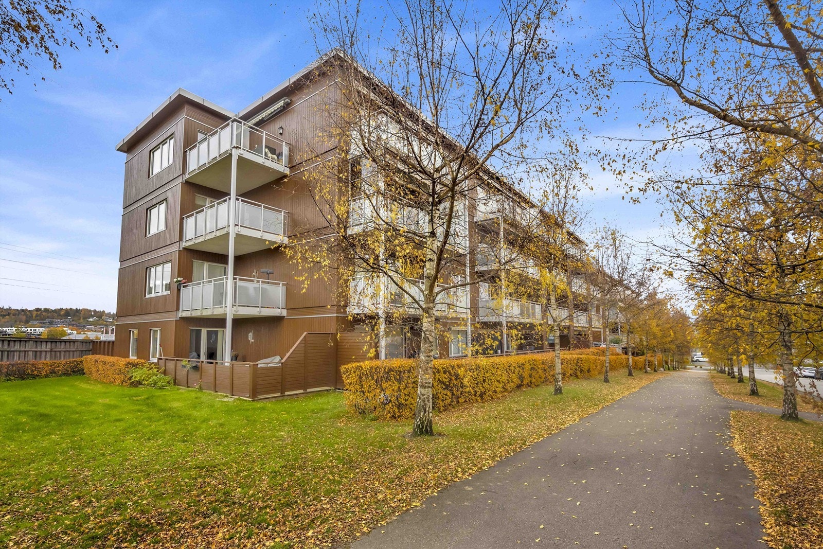 Leiligheten har en hyggelig beliggenhet i rolige og barnevennlige omgivelser på Rud. Galleribilde