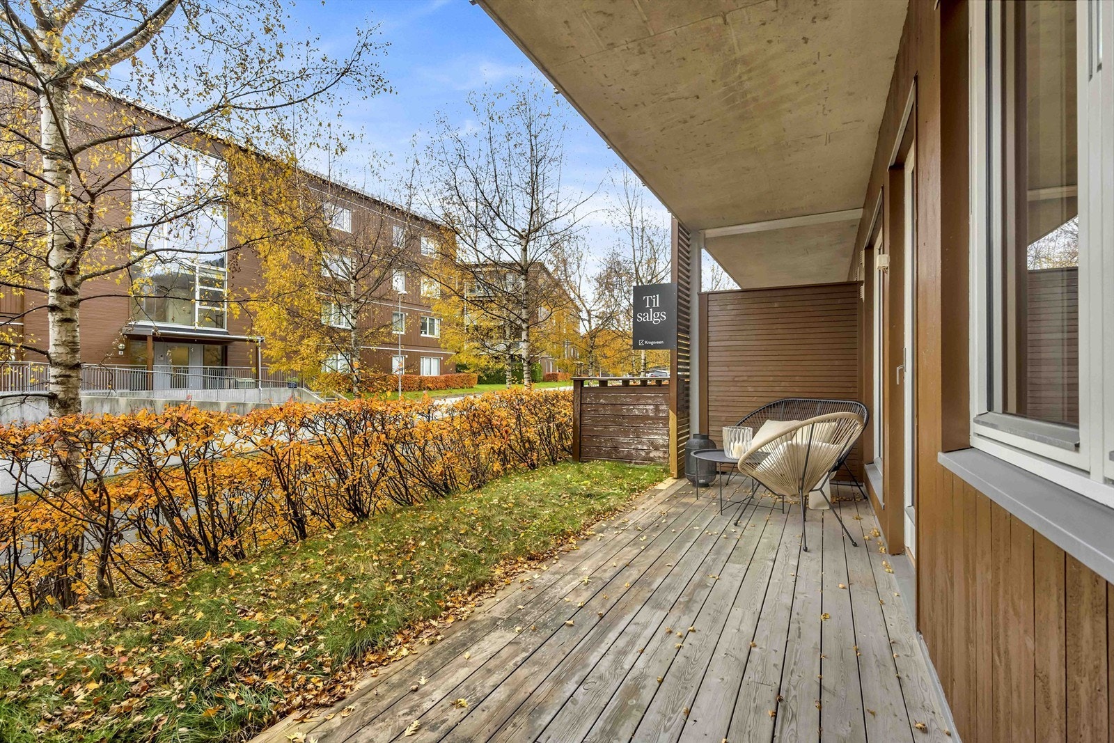 Her kan de møbleres med sittegrupper, grill, potteplanter, lykter og lignende. Galleribilde