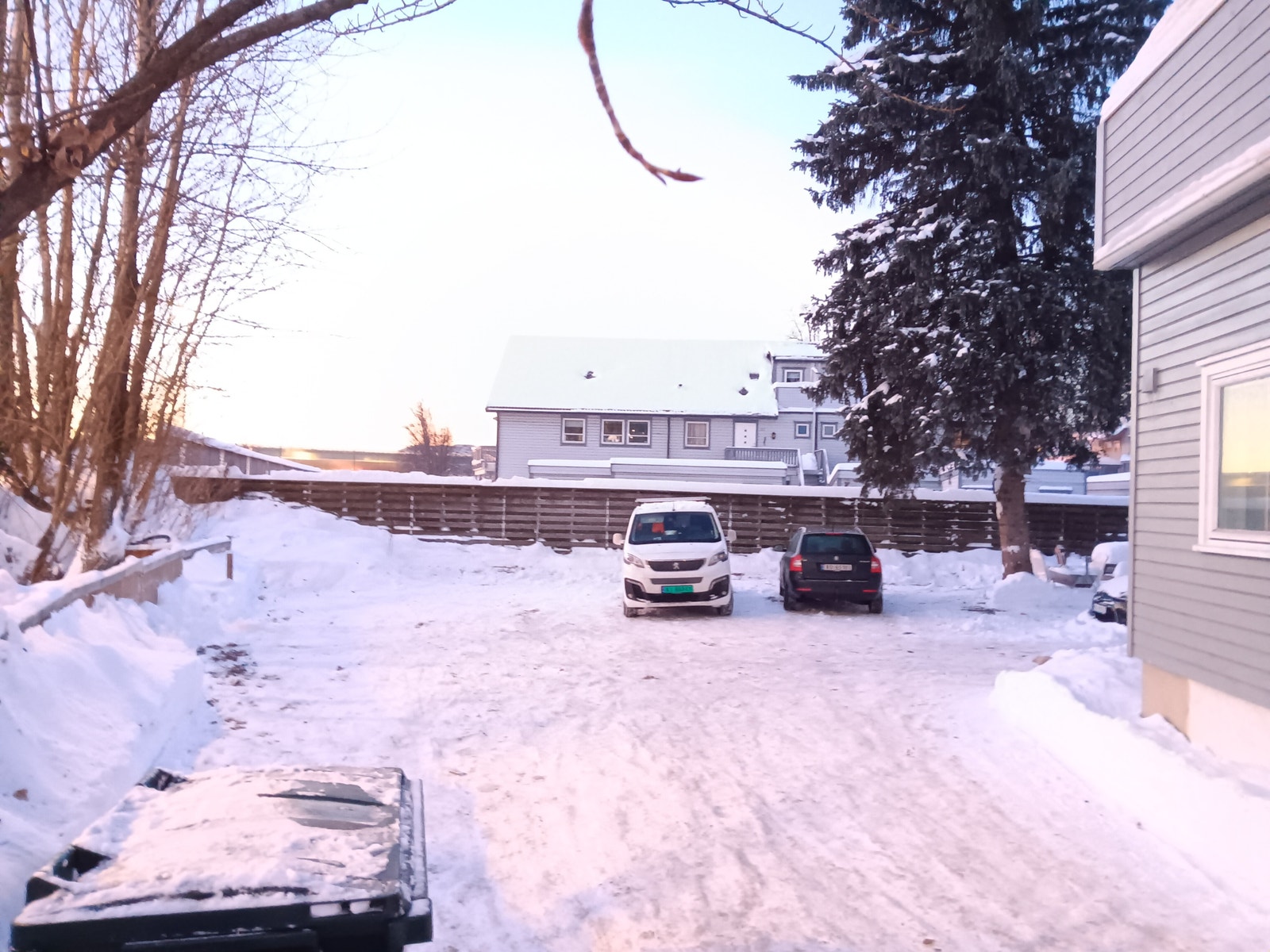 Mange parkeringsplasser Galleribilde