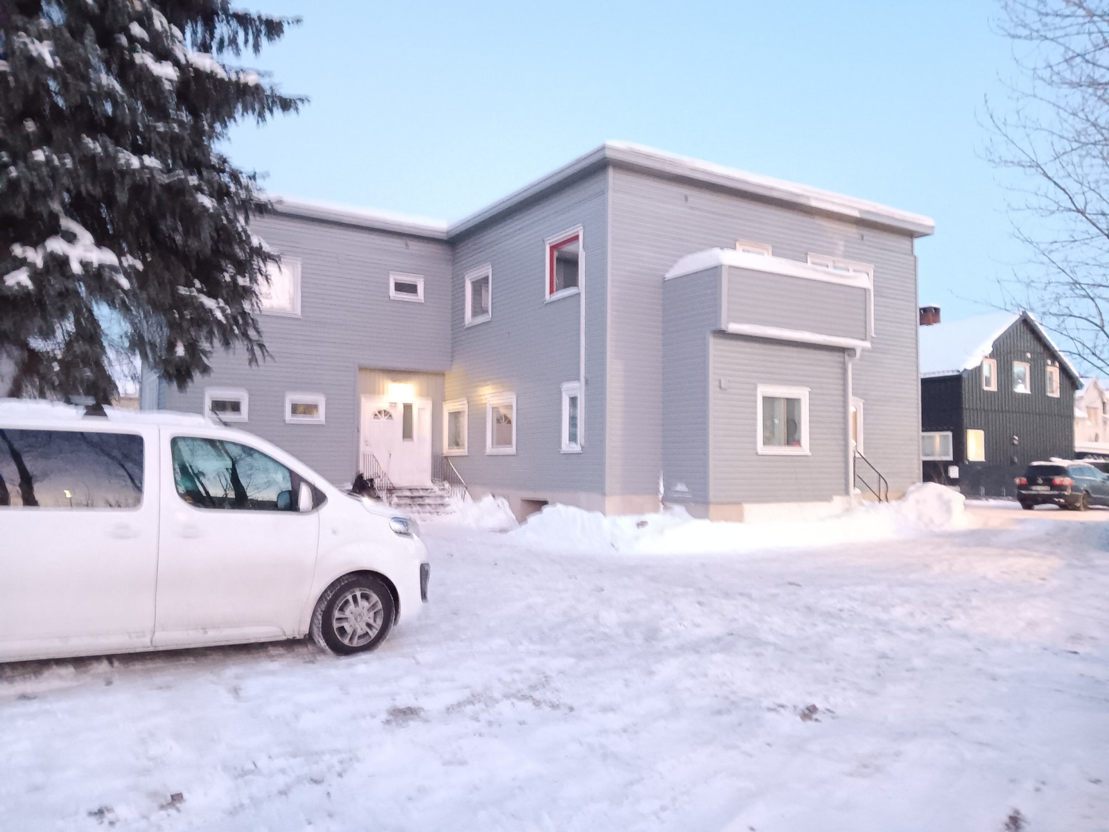 Mange parkeringsplasser Galleribilde