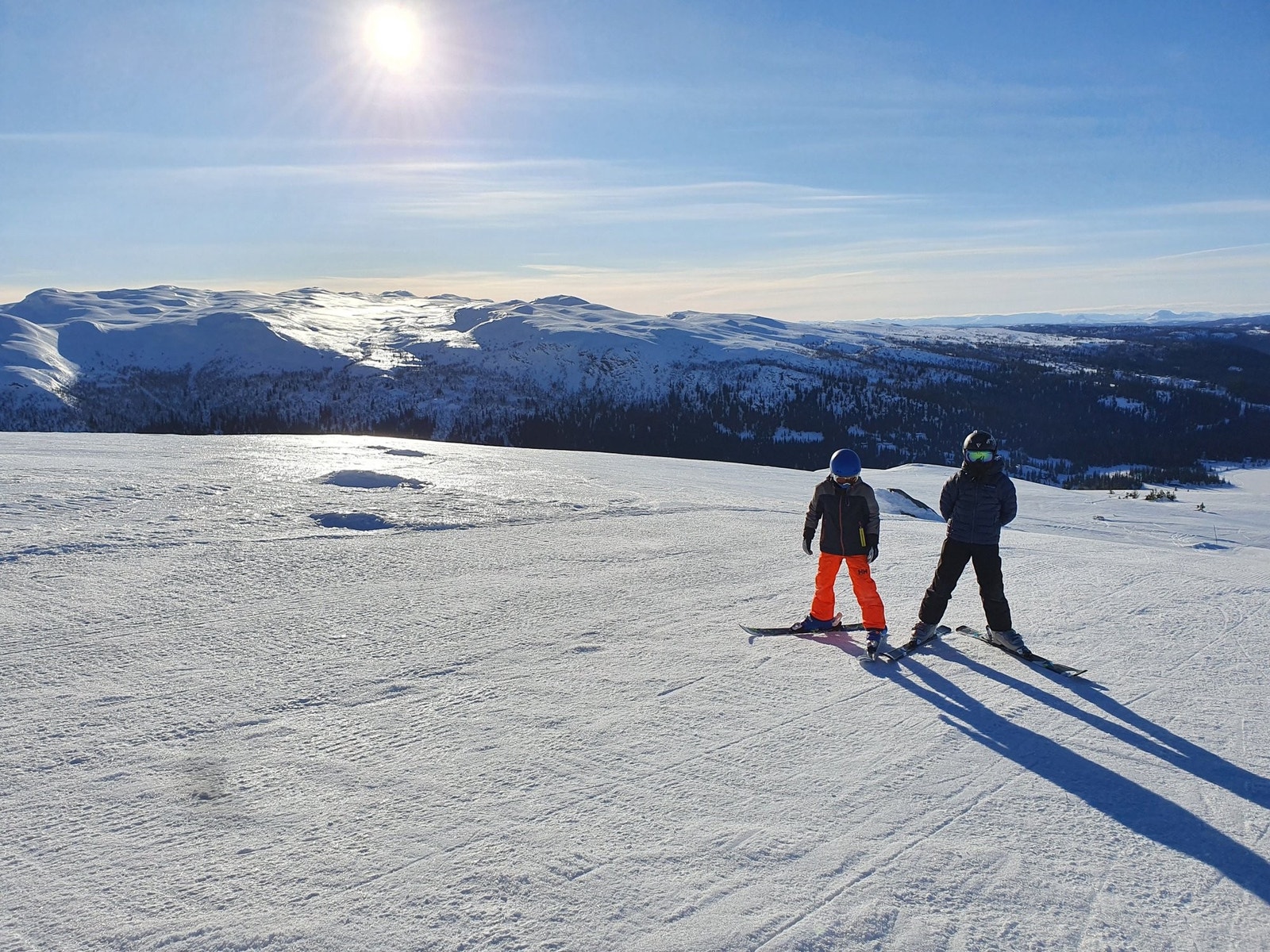 Fantastisk utsikt fra toppen av alpinbakken! Galleribilde
