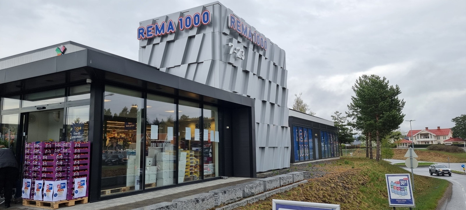 Rema 1000 butikk i Skarnes sentrum! Galleribilde