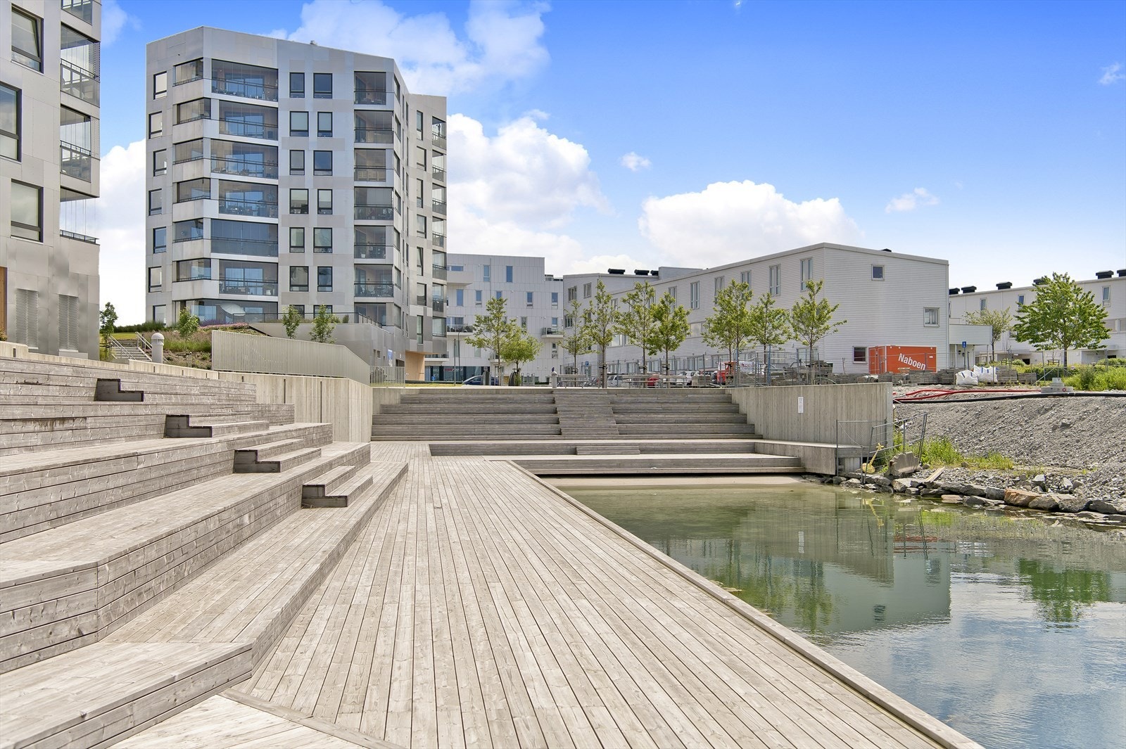 Det finnes flere fine bademuligheter innen få minutters gange. Galleribilde