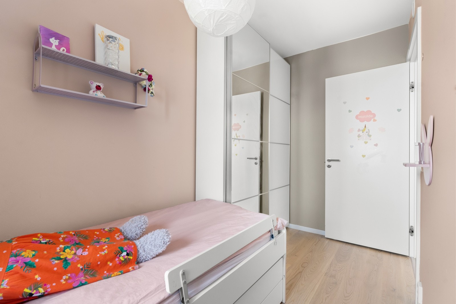Lyse og delikate farger på vegger er gjennomgående og sørger for en lun og god atmosfære. Galleribilde