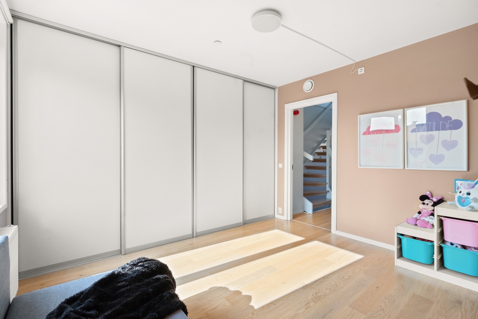 Husets egentlige master-bedroom som idag er stue nr 2. Galleribilde