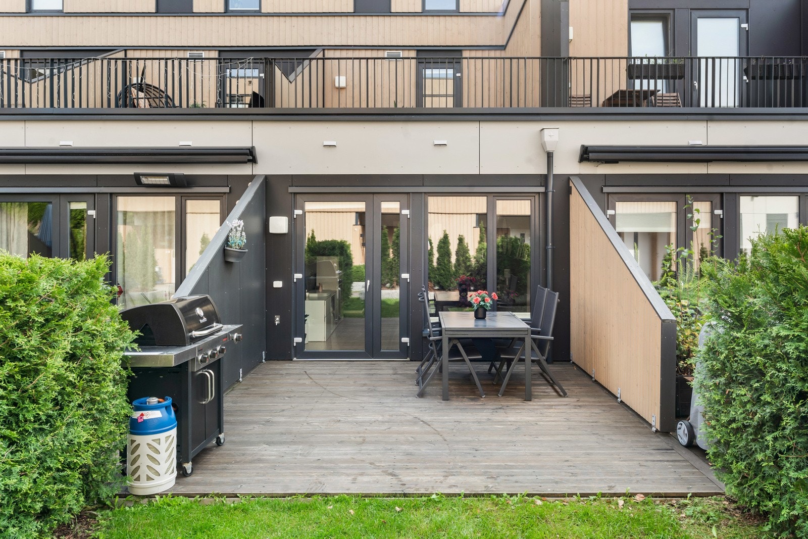 Begge terrassene gir deg mulighet til å innrede med både spiseplass og loungeområde. Galleribilde