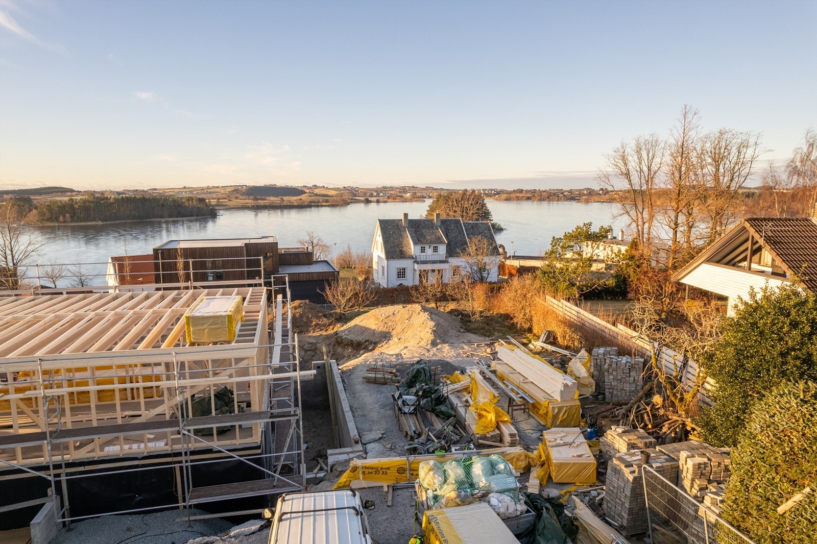 Tomt_bak_02.jpg Galleribilde