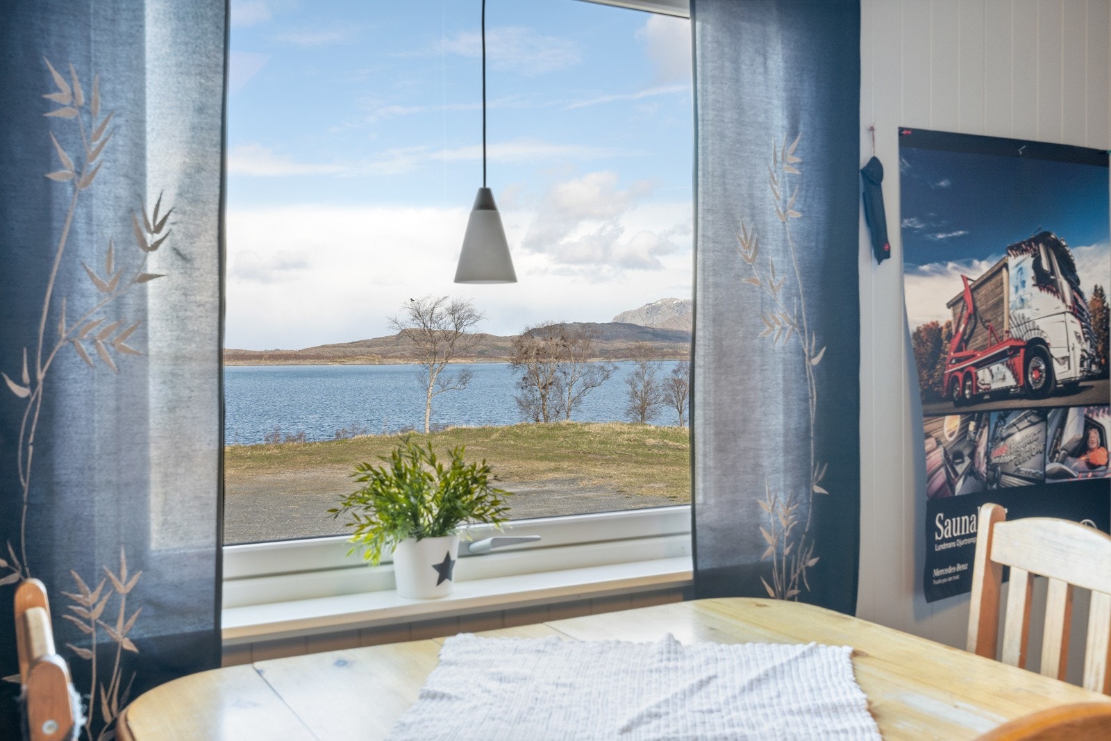 Fin utsikt fra kjøkkenvinduet Galleribilde