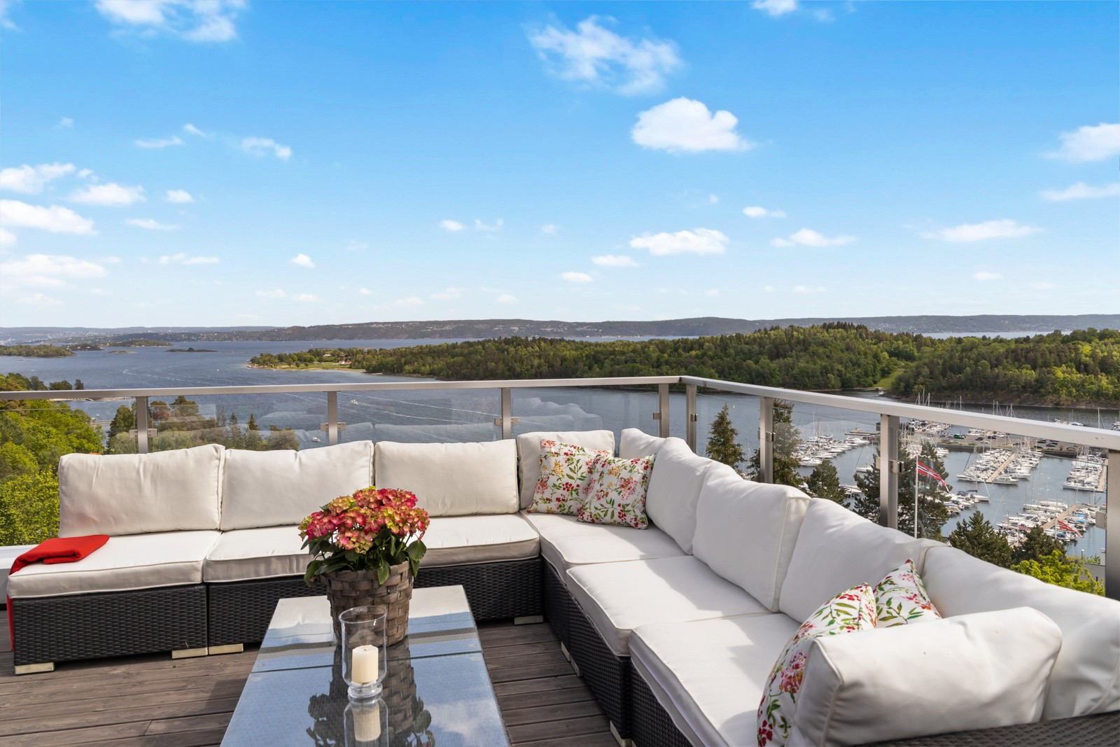 Fantastisk funkisbolig med stor takterrasse og panoramautsikt over Leangbukta og Oslofjorden - Stor dobbel garasje