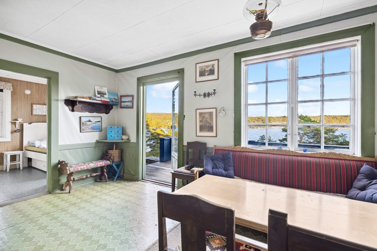 Soverom og utgang til terrassen fra stuen. Galleribilde