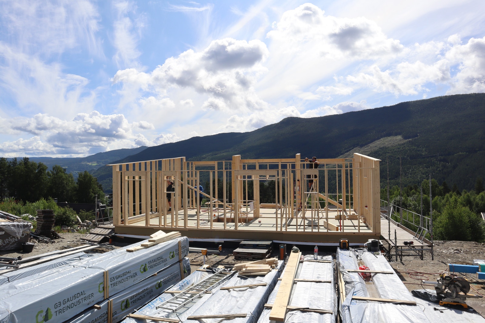 Bolig under oppføring på tomt. Galleribilde