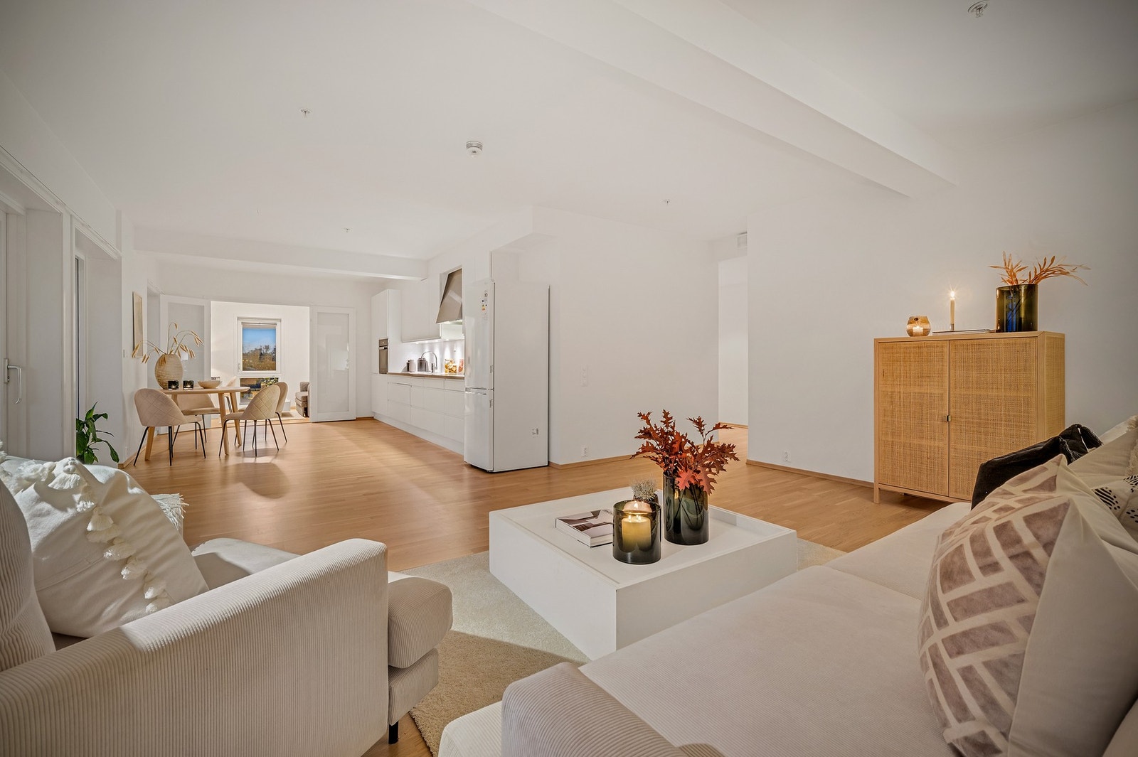 Varme i gulv på stue og kjøkken. Galleribilde