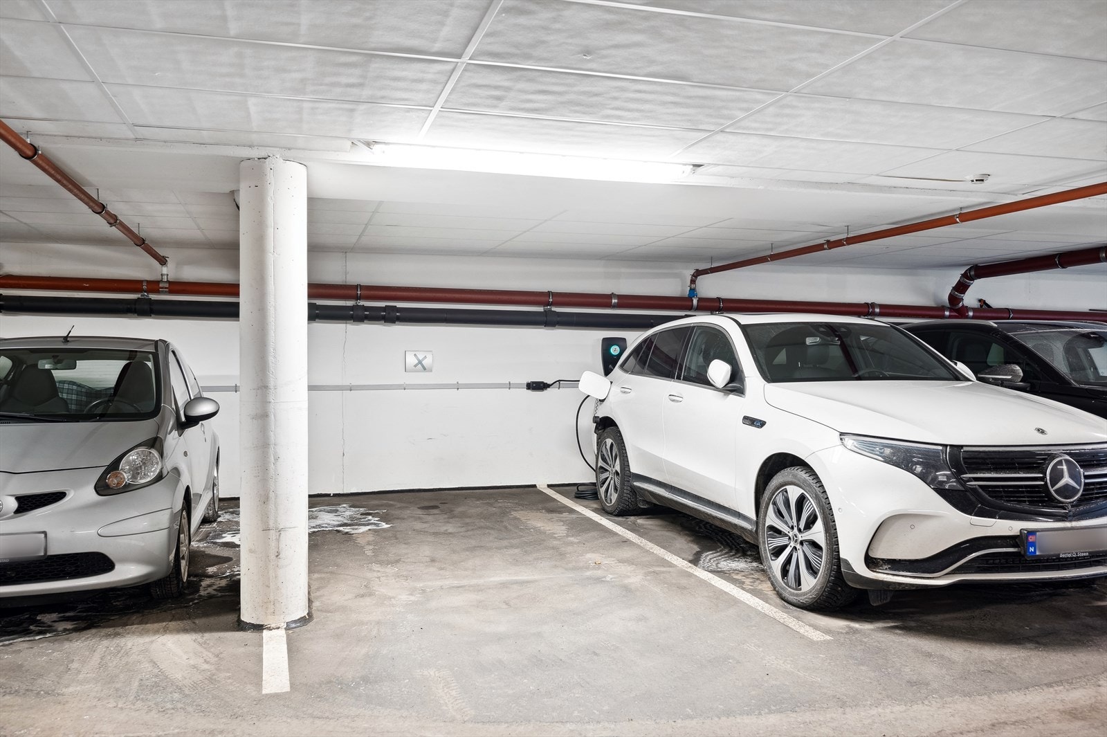 Tilhørende garasjeplass og ekstern bod. Heisadkomst til etasjeplan. Galleribilde