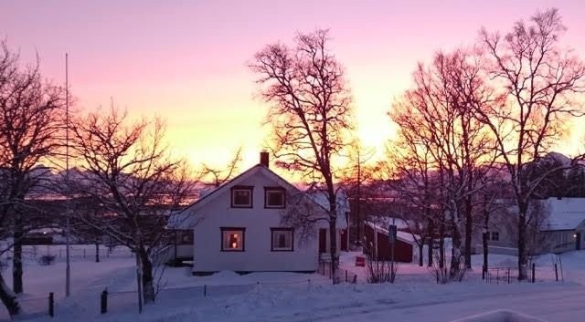 Huset fra veien med utsikt mot sør Galleribilde