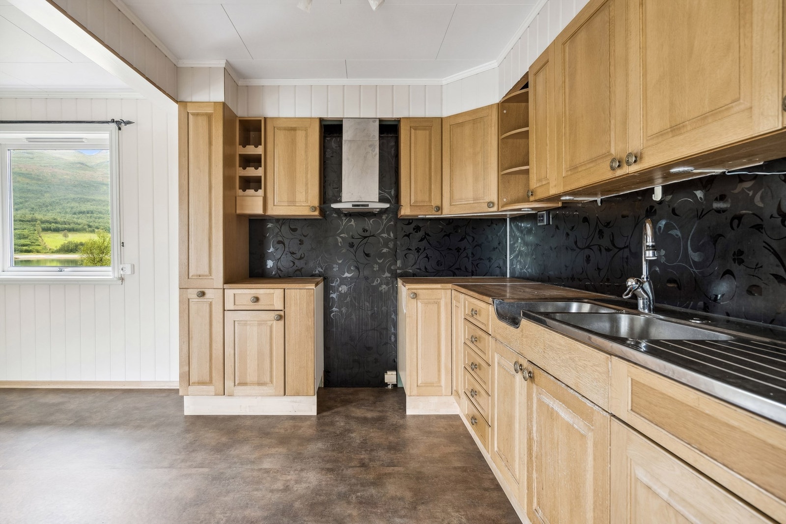 Godt med lagringsplass i skap. Galleribilde