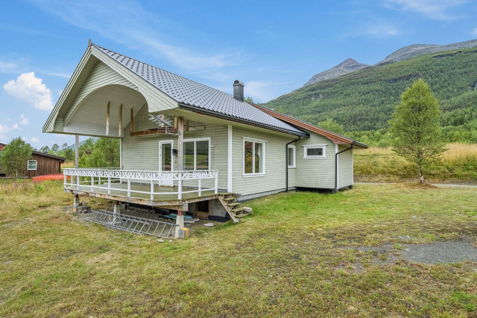 Fritidsbolig med to soverom i Sjøvassbotn, umiddelbar nærhet til sjø og utmark. Galleribilde