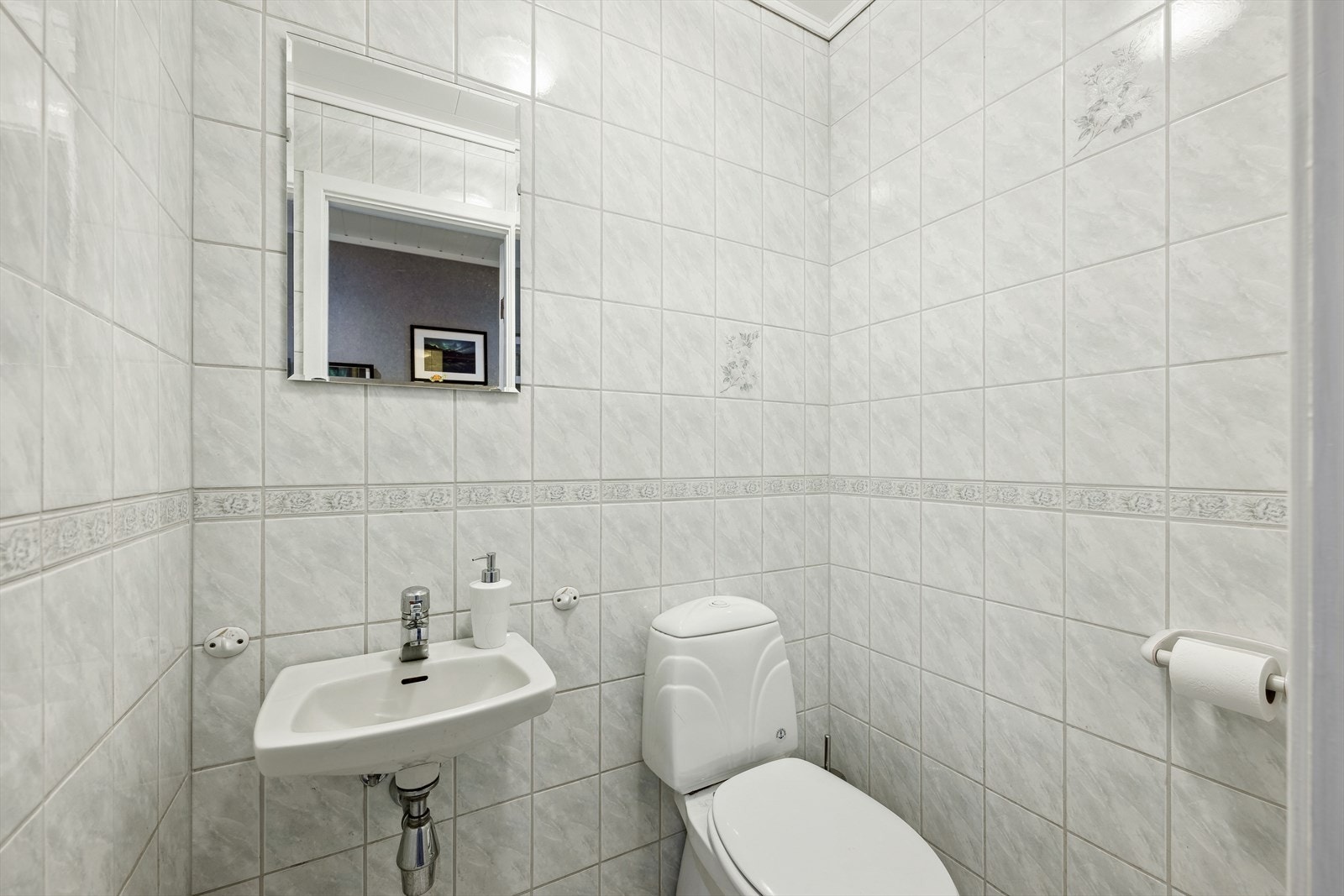 Sep.wc-rom med wc og vask. Galleribilde