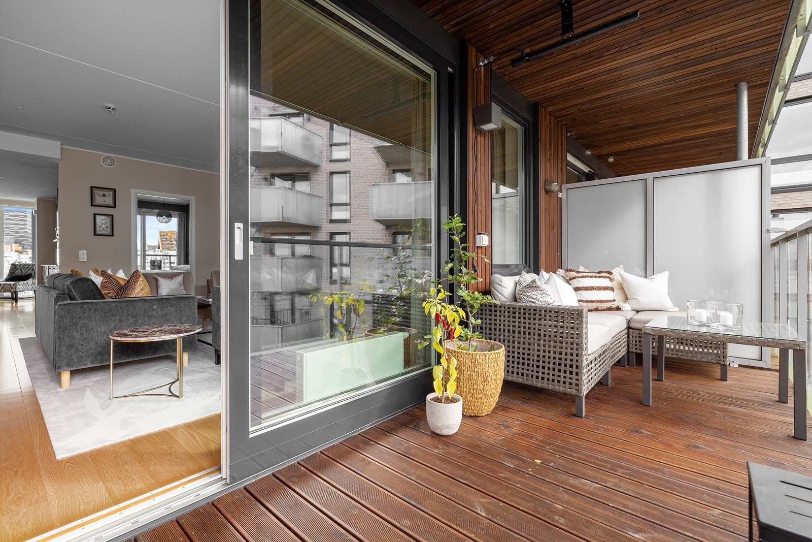 Sørvendt balkong med gode solforhold Galleribilde